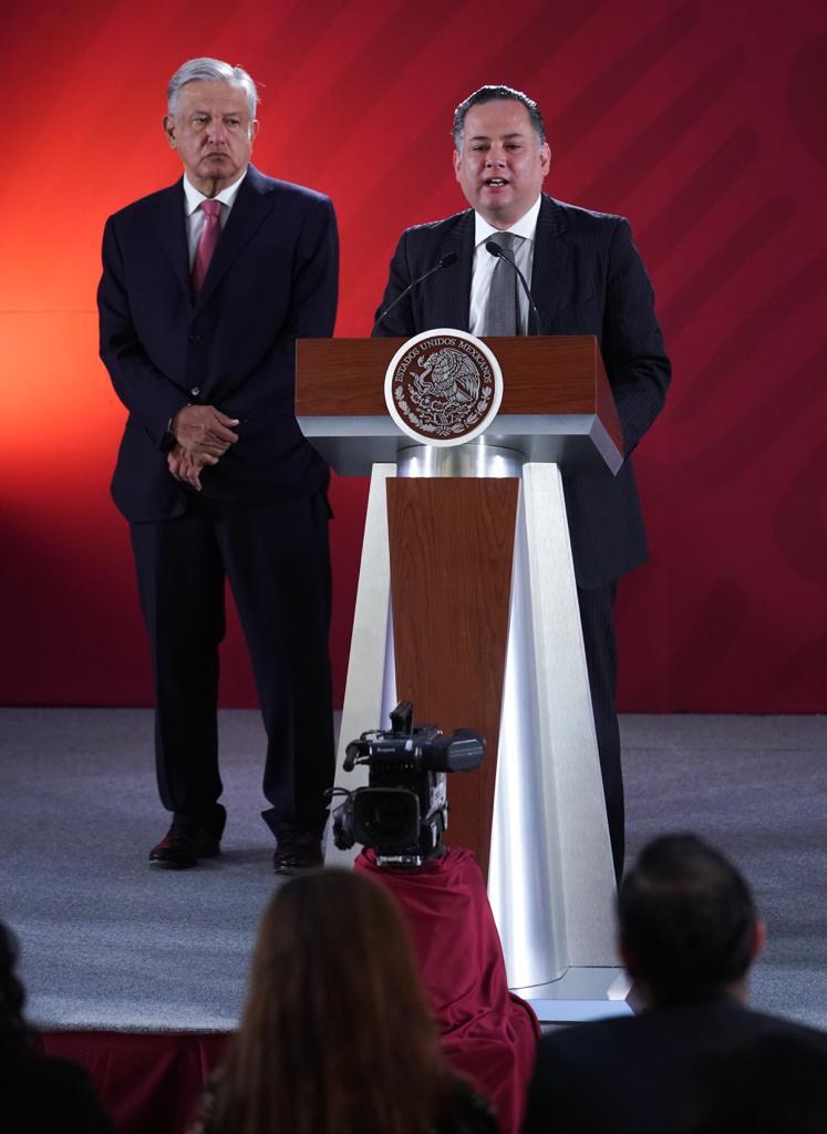 Santiago Nieto denunció una red de empresas que financiaron la campaña negra en contra de López Obrador (Foto: Cortesía Presidencia)
