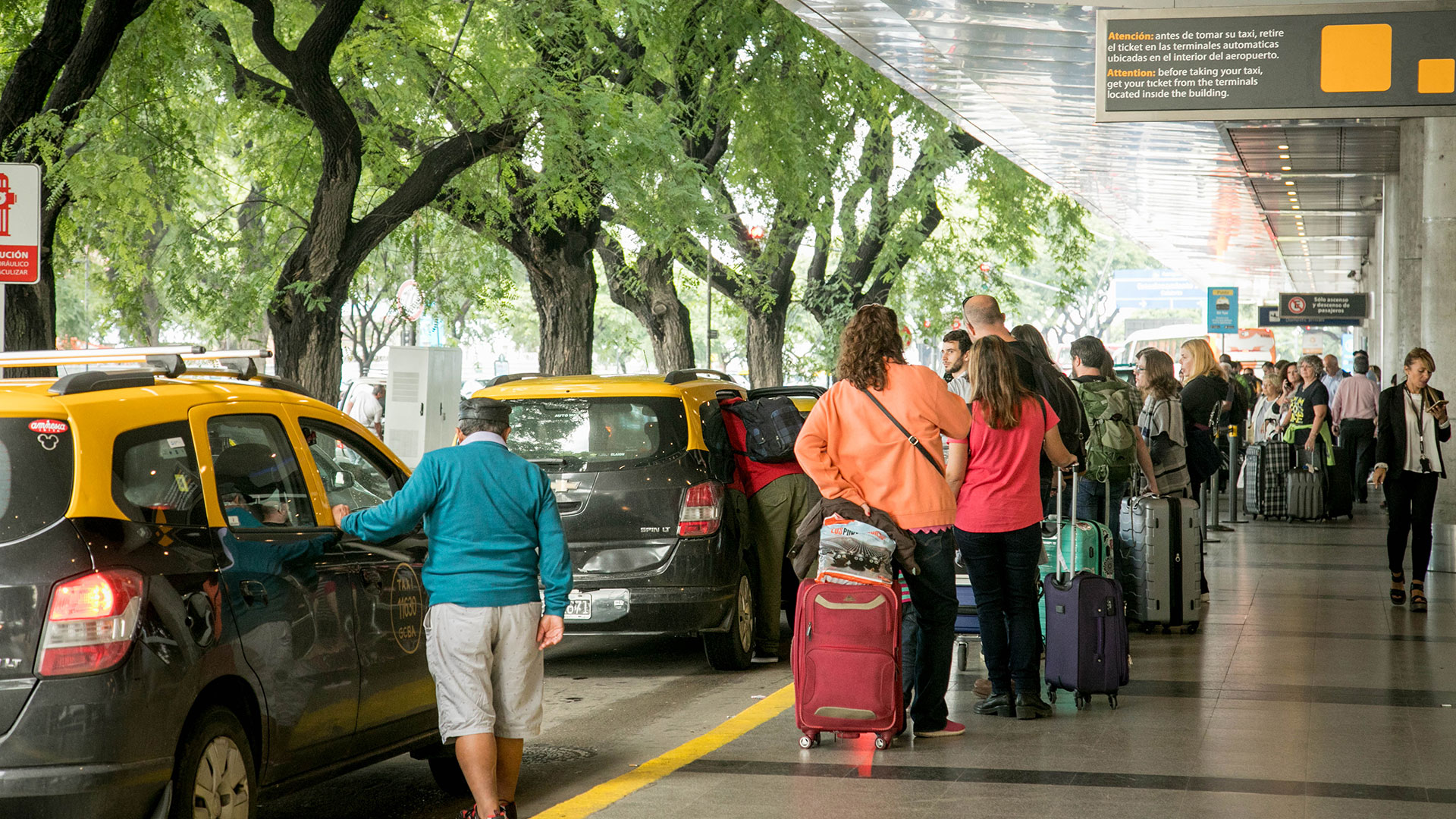 Los pasajeros del Aeroparque Jorge Newbery tendrán que utilizar transportes alternativos durante este jueves.