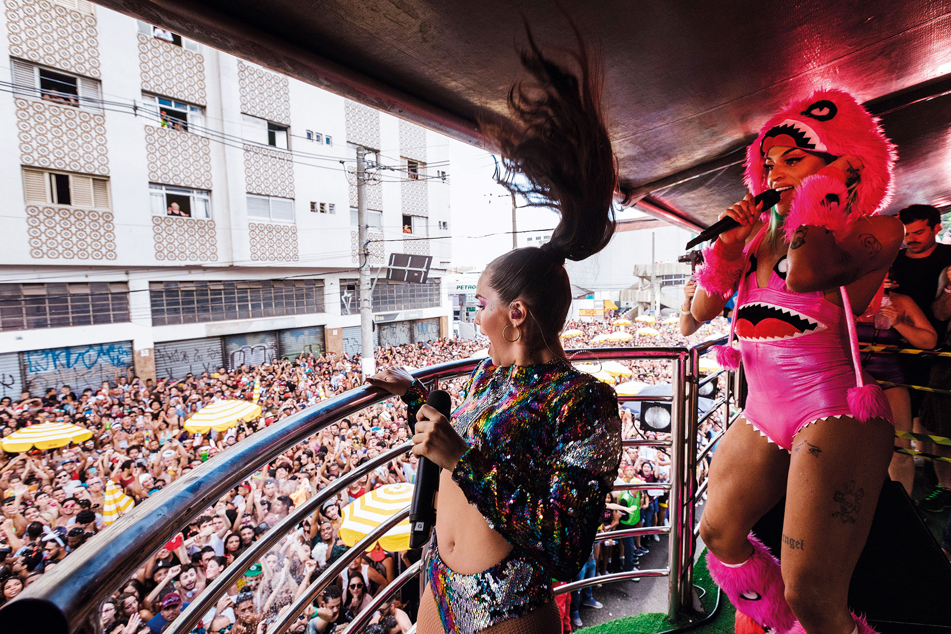 Junto a Lali, acaba de brillar en el icónico Carnaval de Brasil, en Salvador de Bahía y en San Pablo. Juntas reunieron a más de un millón de personas en cada ciudad y cantaron su súper hit Caliente.
