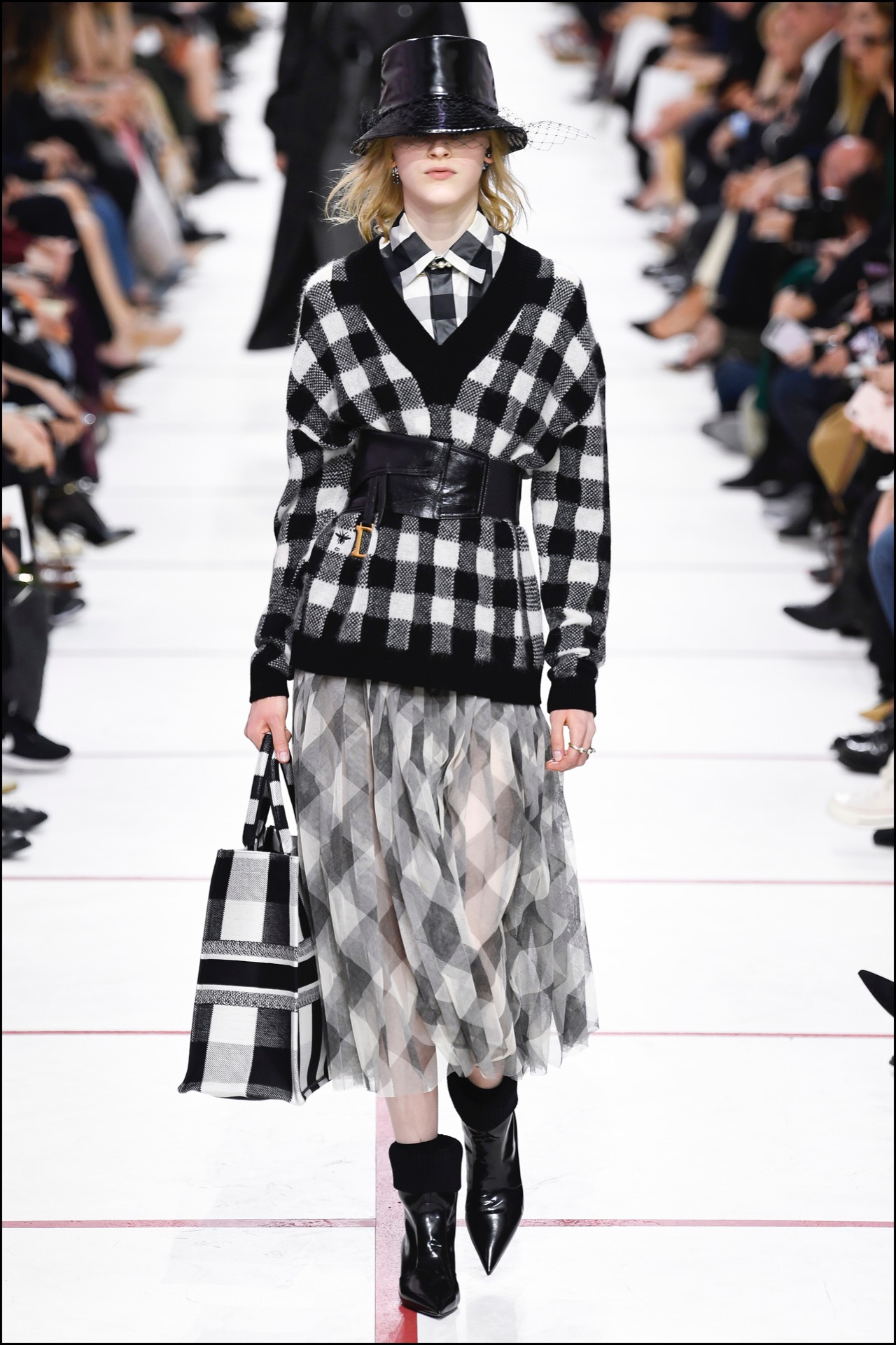 Una de las propuestas en el desfile de Christian Dior en Paris Fashion Week.
