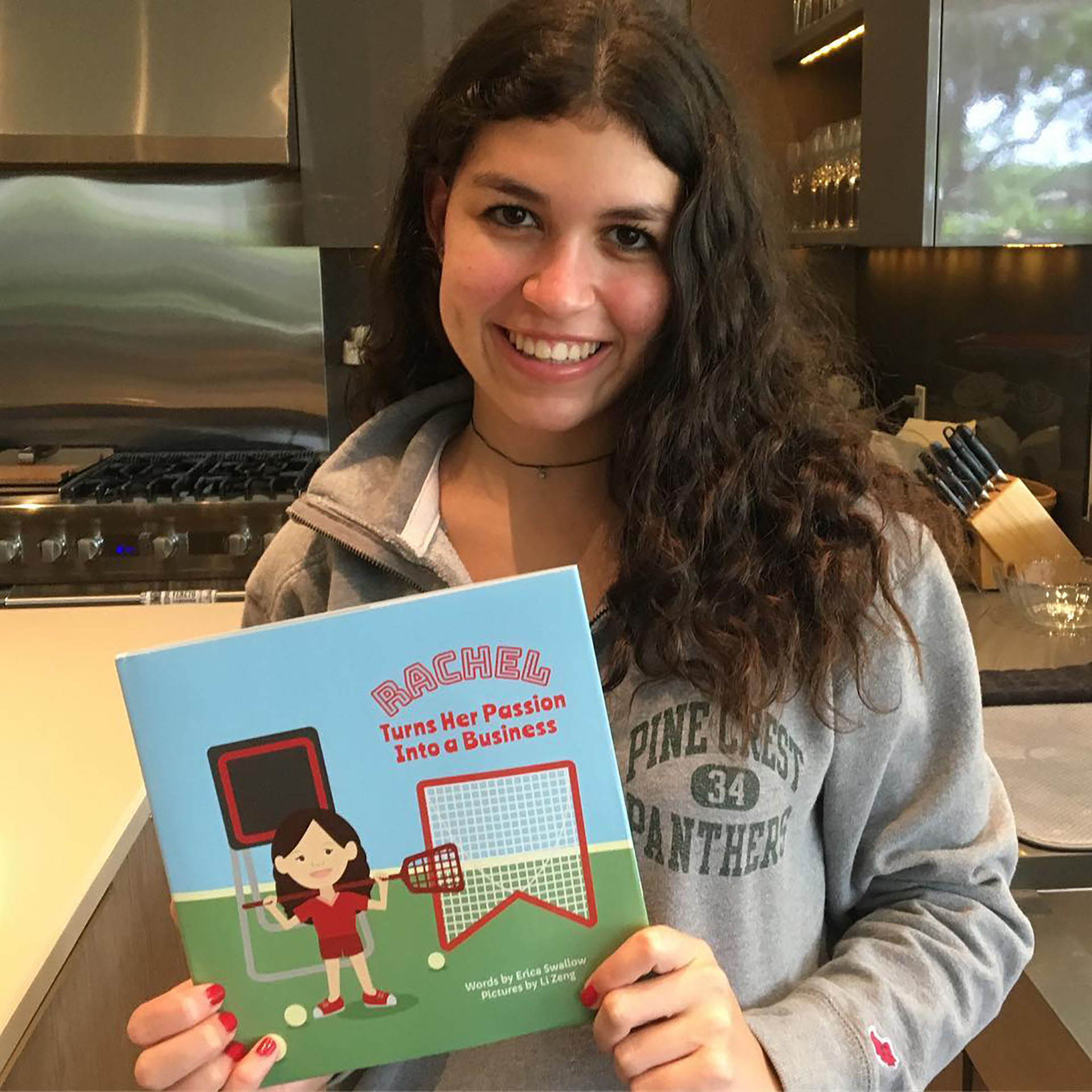 Rachel es jugadora de lacrosse y comenzó la compañía a los 13 años después de asistir a la Academia de Jóvenes Emprendedores en Boca Ratón, Florida