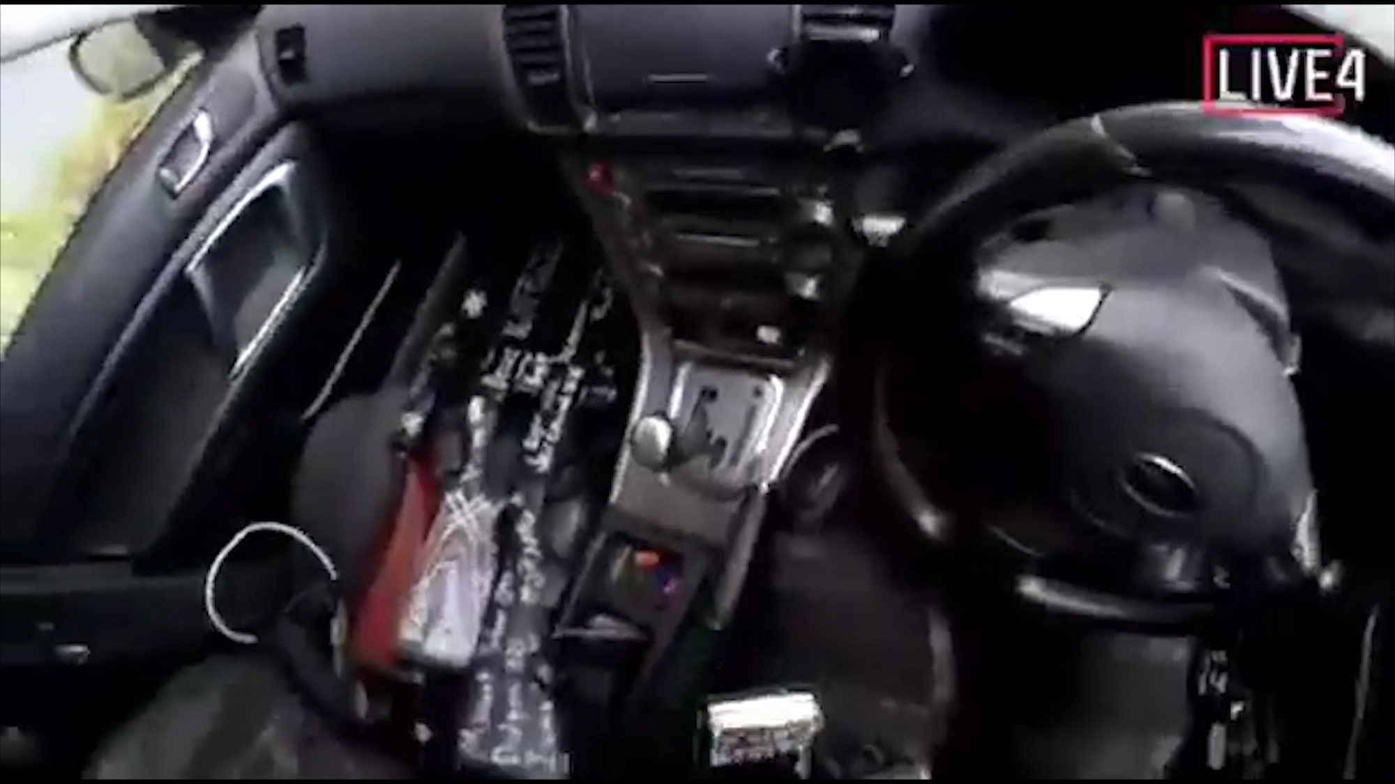 El vehículo conducido por Tarrant. (AP )