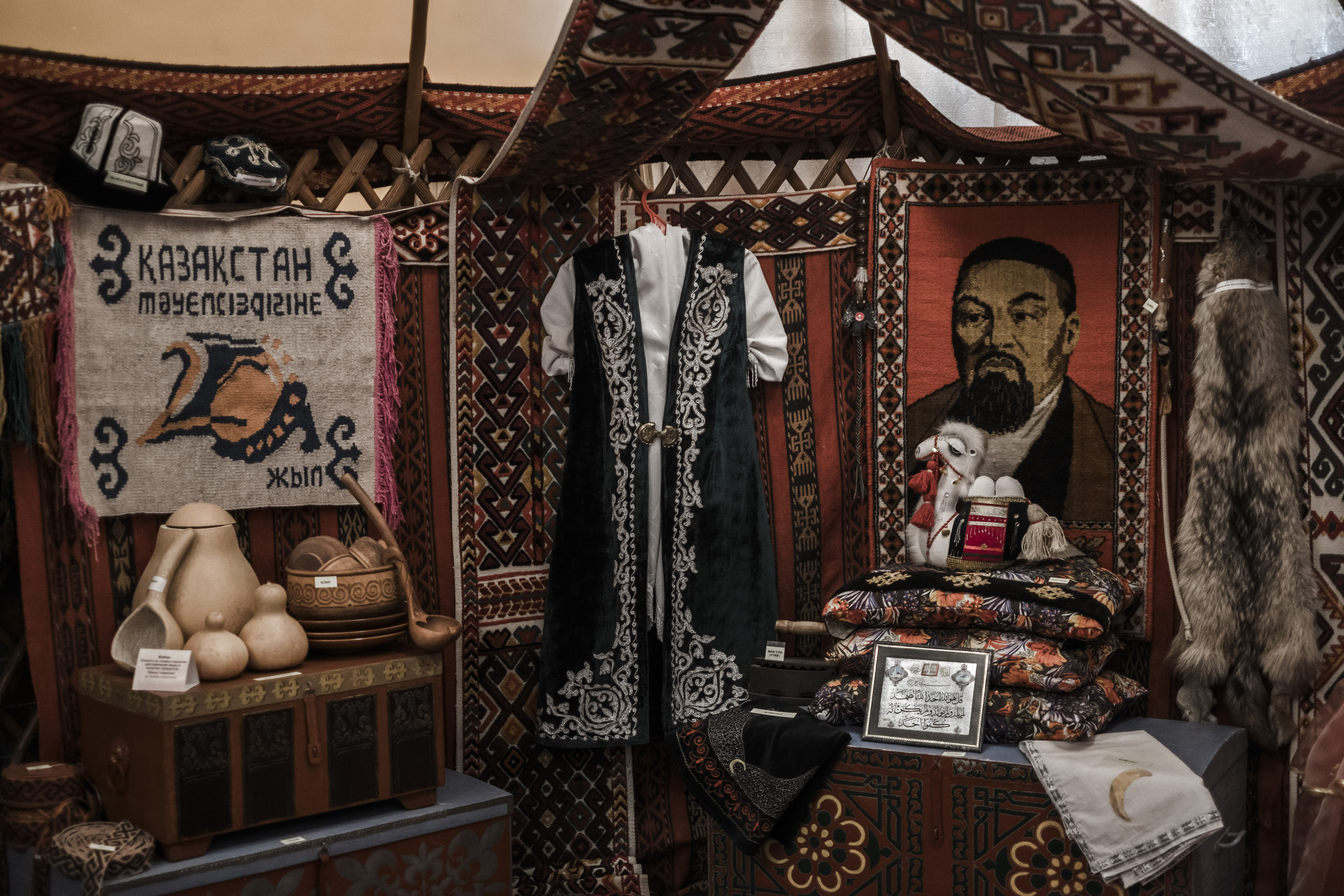 Una exhibición de cultura kazaja en el Museo de la Ciudad de Baikonur. (Maxim Babenko/The New York Times)