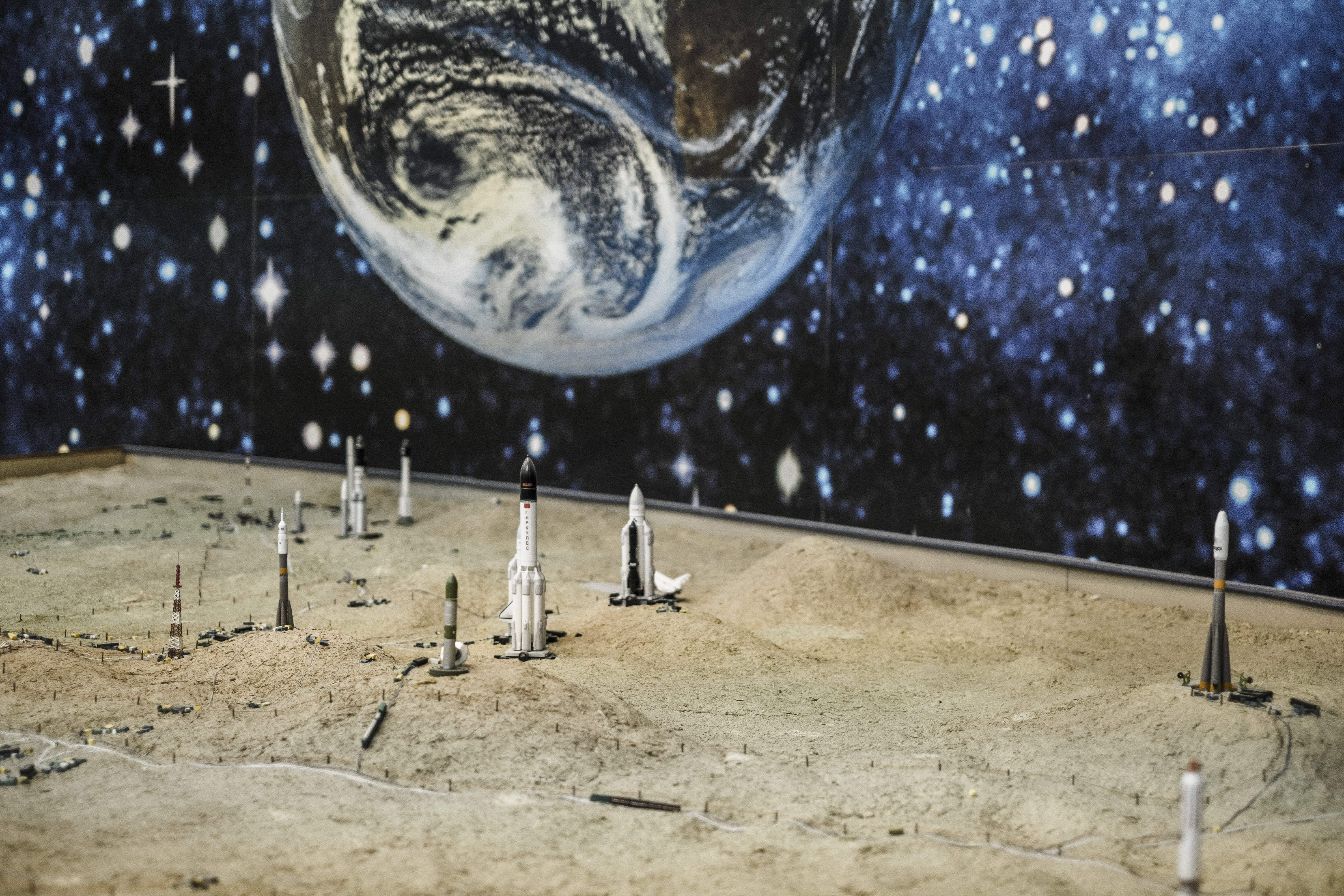 Un modelo de los complejos de lanzamiento en el cosmódromo. (Maxim Babenko/The New York Times)