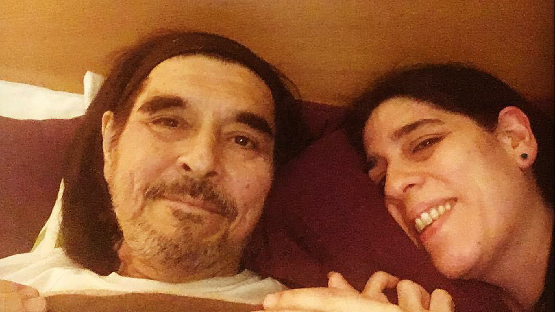 Durante su etapa final estuvo internado, pero no pudo recuperarse. Esta es la última foto que compartió su hija en Instagram. “Ya en casita, dice el padre”, escribió Araceli Matus