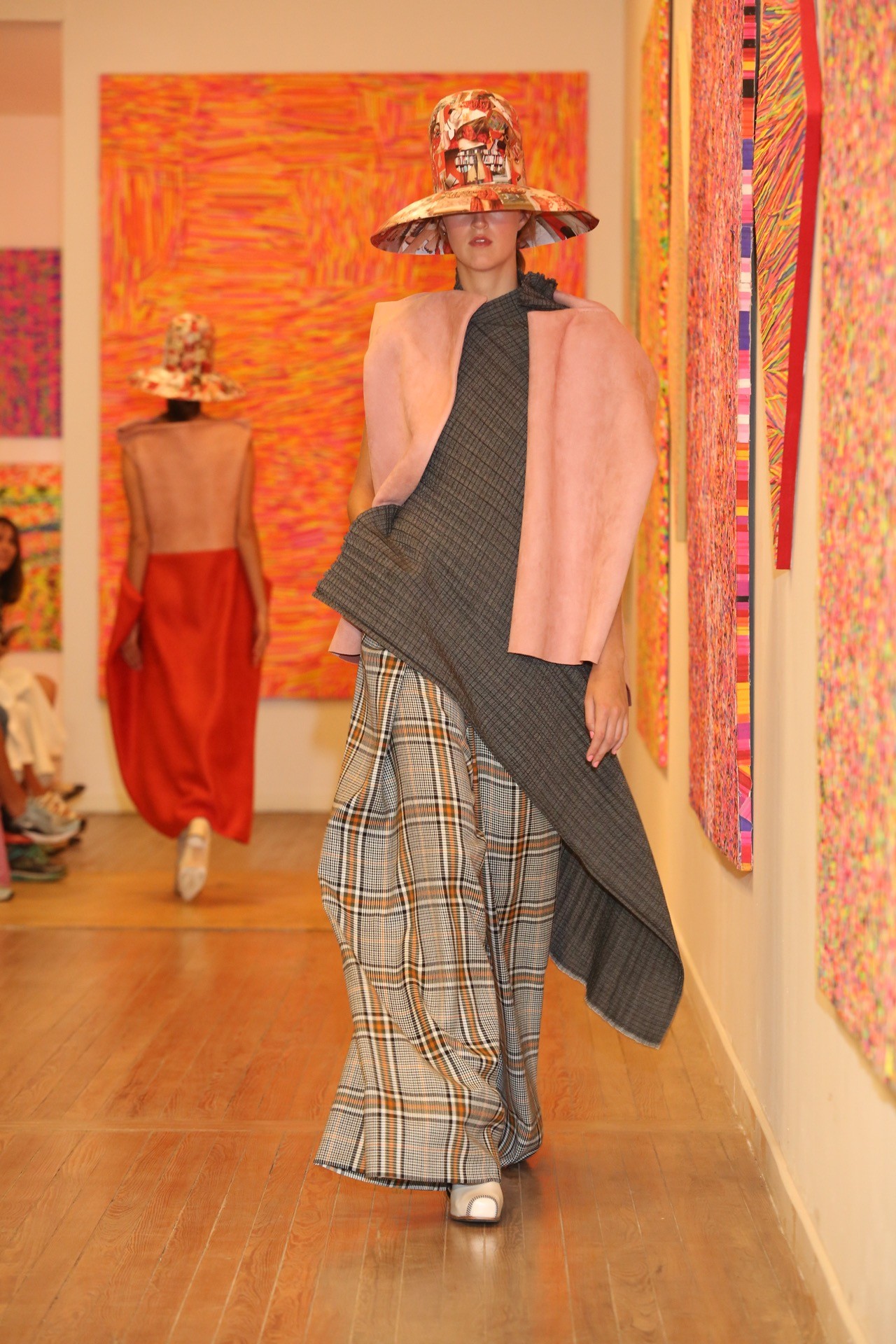 Los sombreros de Laura Noetinger, los accesorios estrella del desfile.