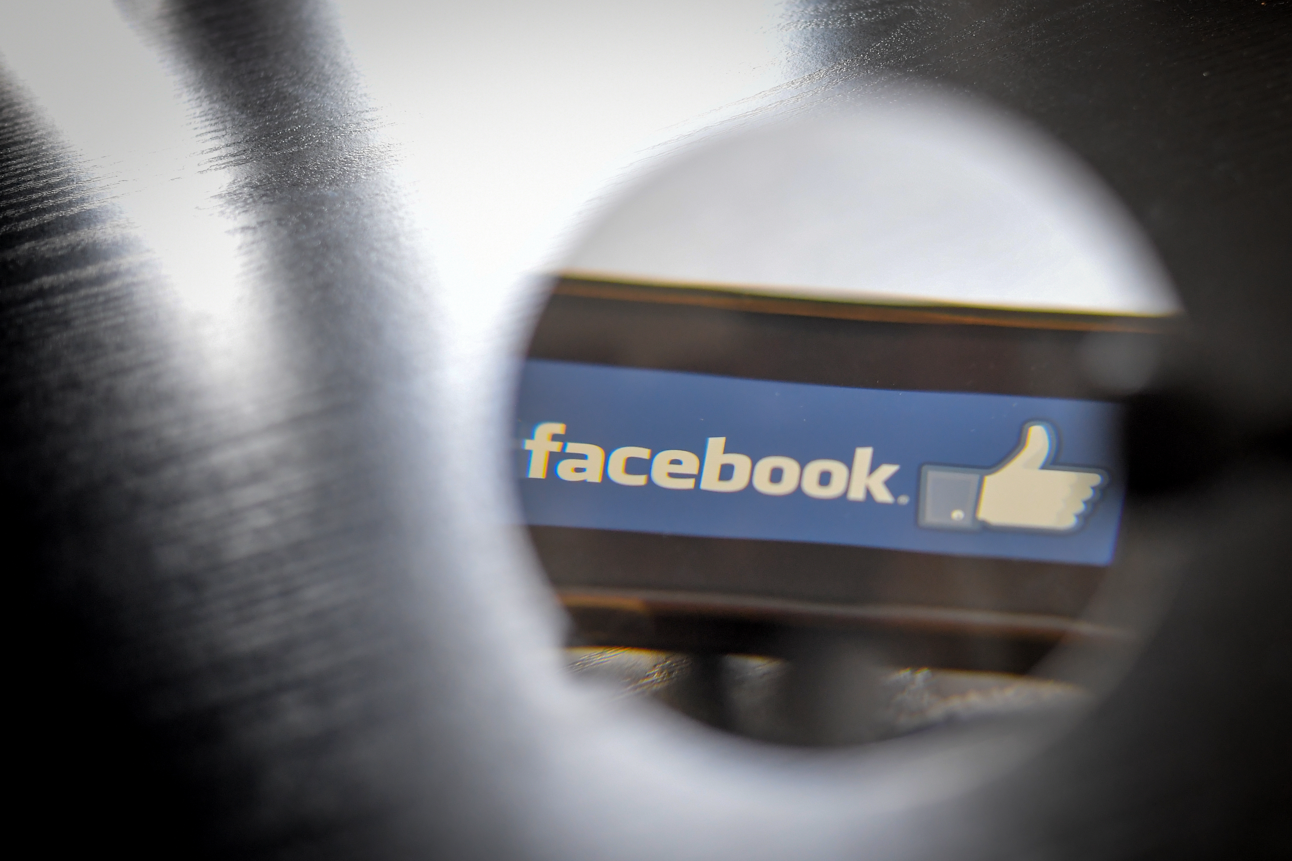 Facebook aseguró que hace lo posible por retirar el video de su plataforma. (Foto: LOIC VENANCE / AFP)