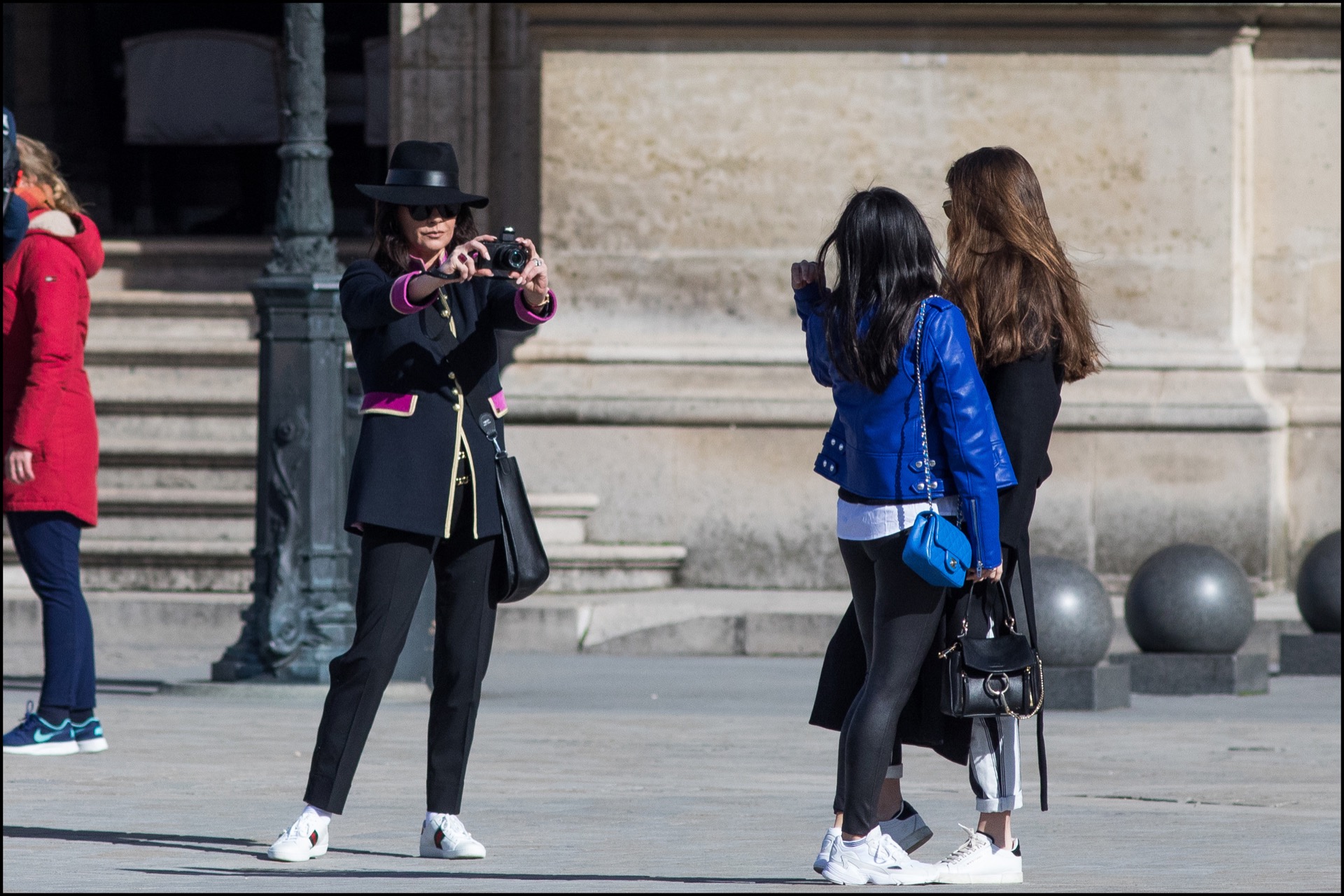 Catherine Zeta-Jones estuvo en Paris de vacaciones con su hija Carys y la atosigó sacándole fotos.
