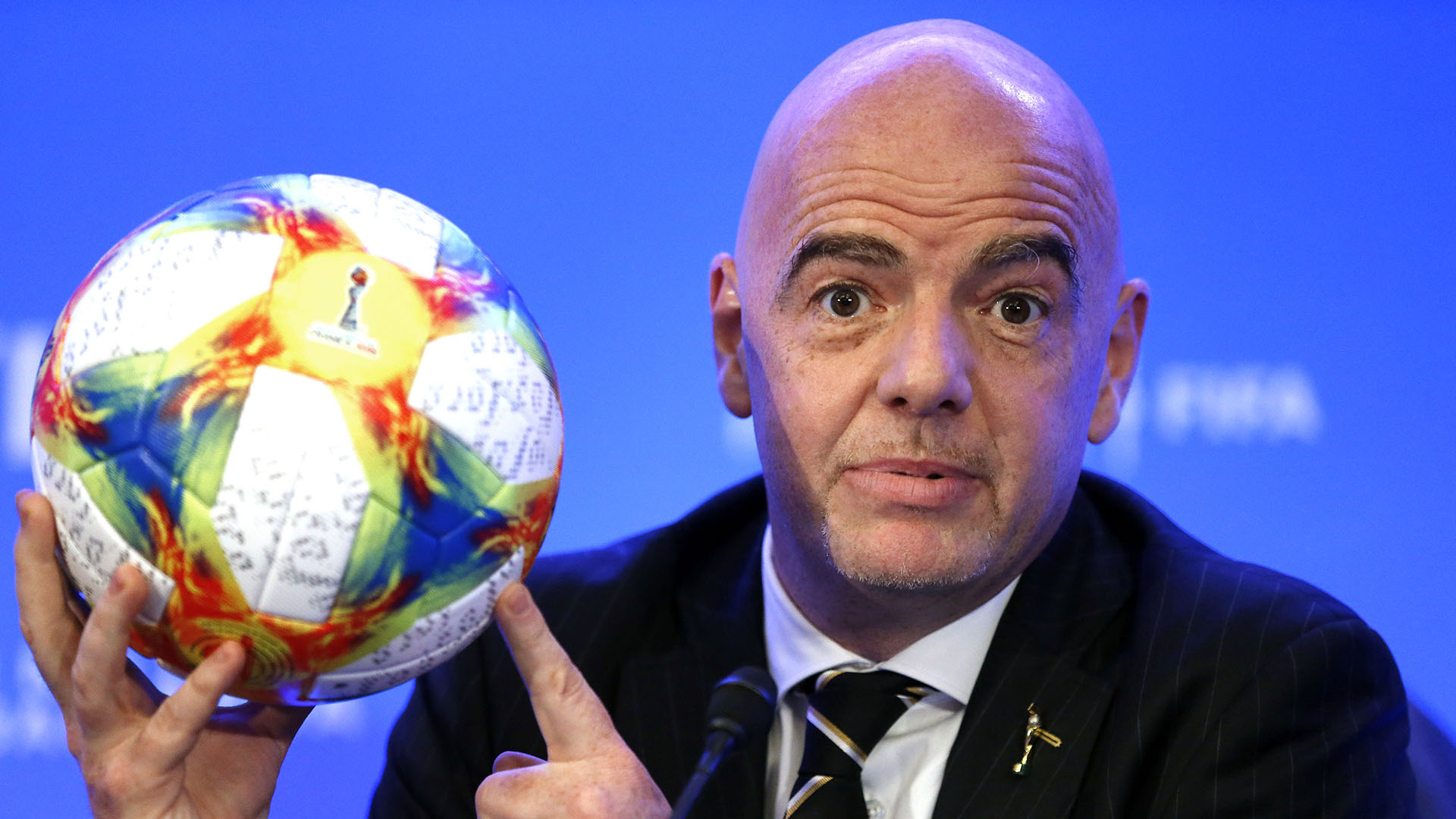 Gianni Infantino lidera la conferencia de prensa posterior al Consejo de la FIFA en Miami (AFP)