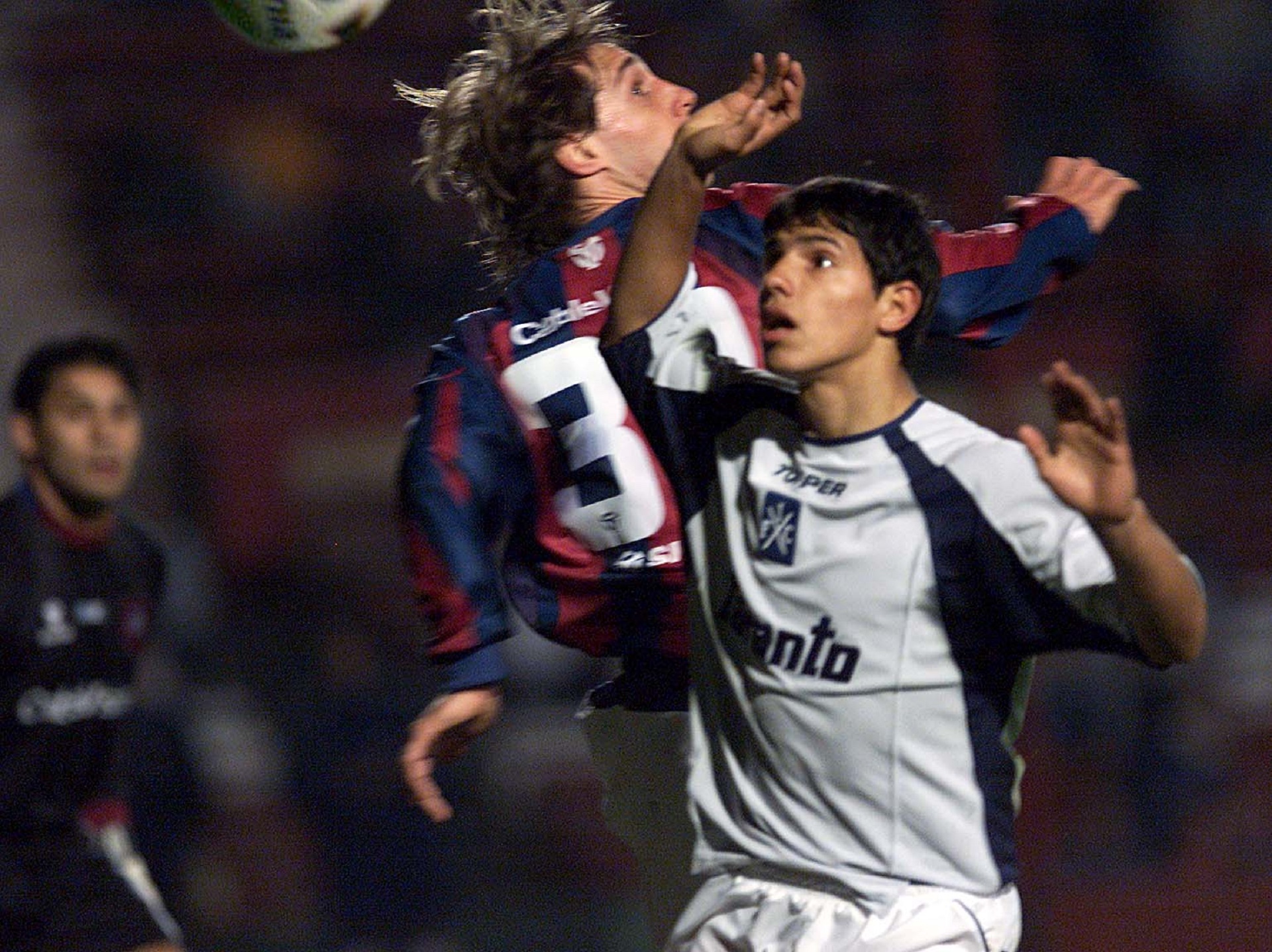 Agüero el día de su debut en el 2003 en un choque ante San Lorenzo (Foto Baires)