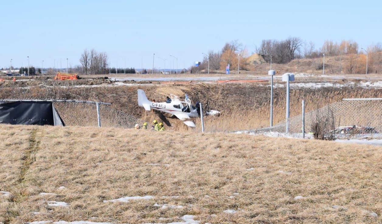 Los tripulantes del avión, un instructor y su estudiante, resultaron con heridas leves (Foto: @TSBCanada)