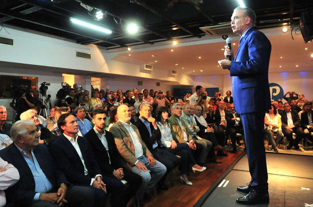 José “Pepe” Scioli estuvo en la primera fila de Miguel Pichetto