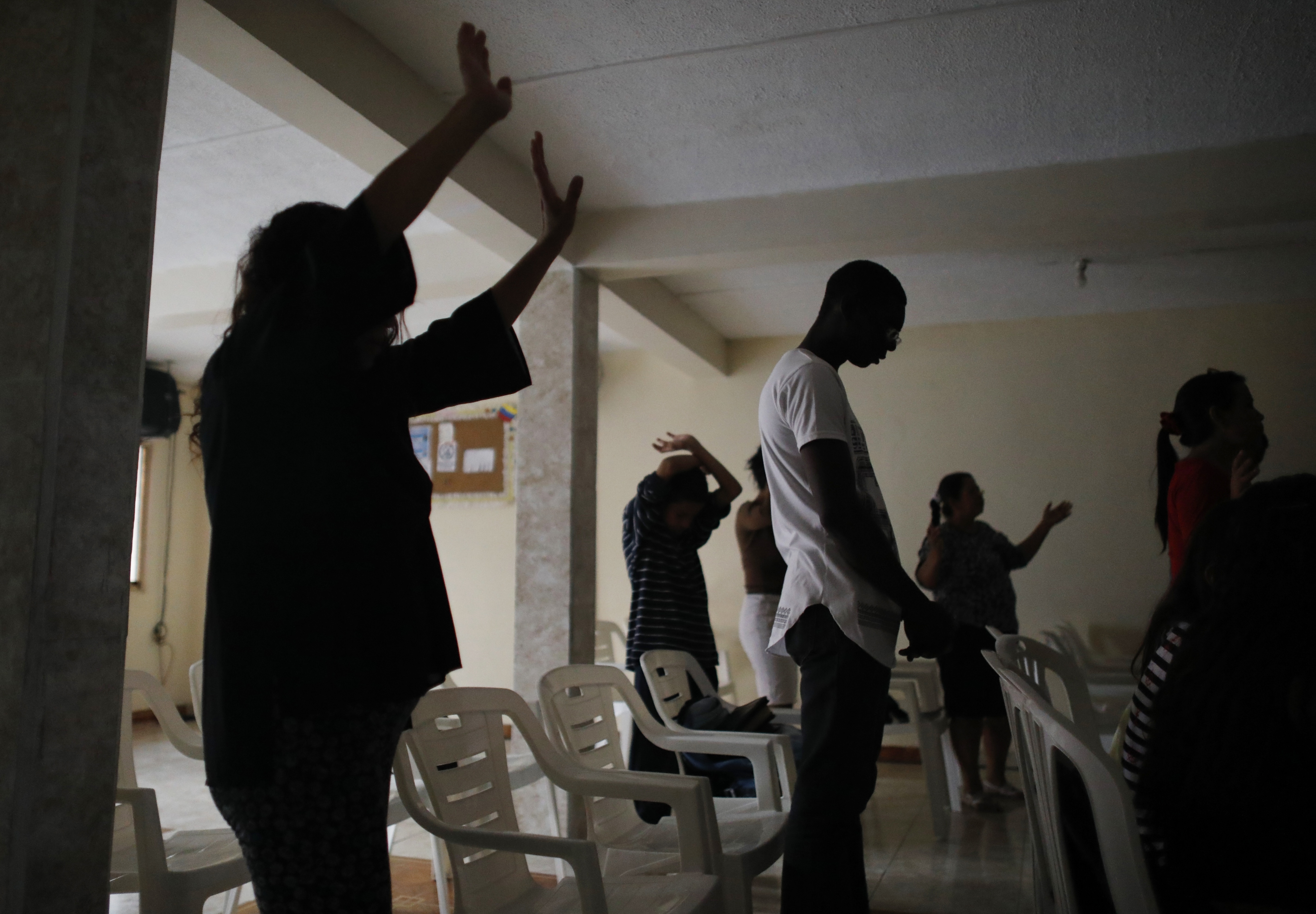 Feligreses en la iglesia Casa de la Misericordia (AP Foto/Ariana Cubillos)