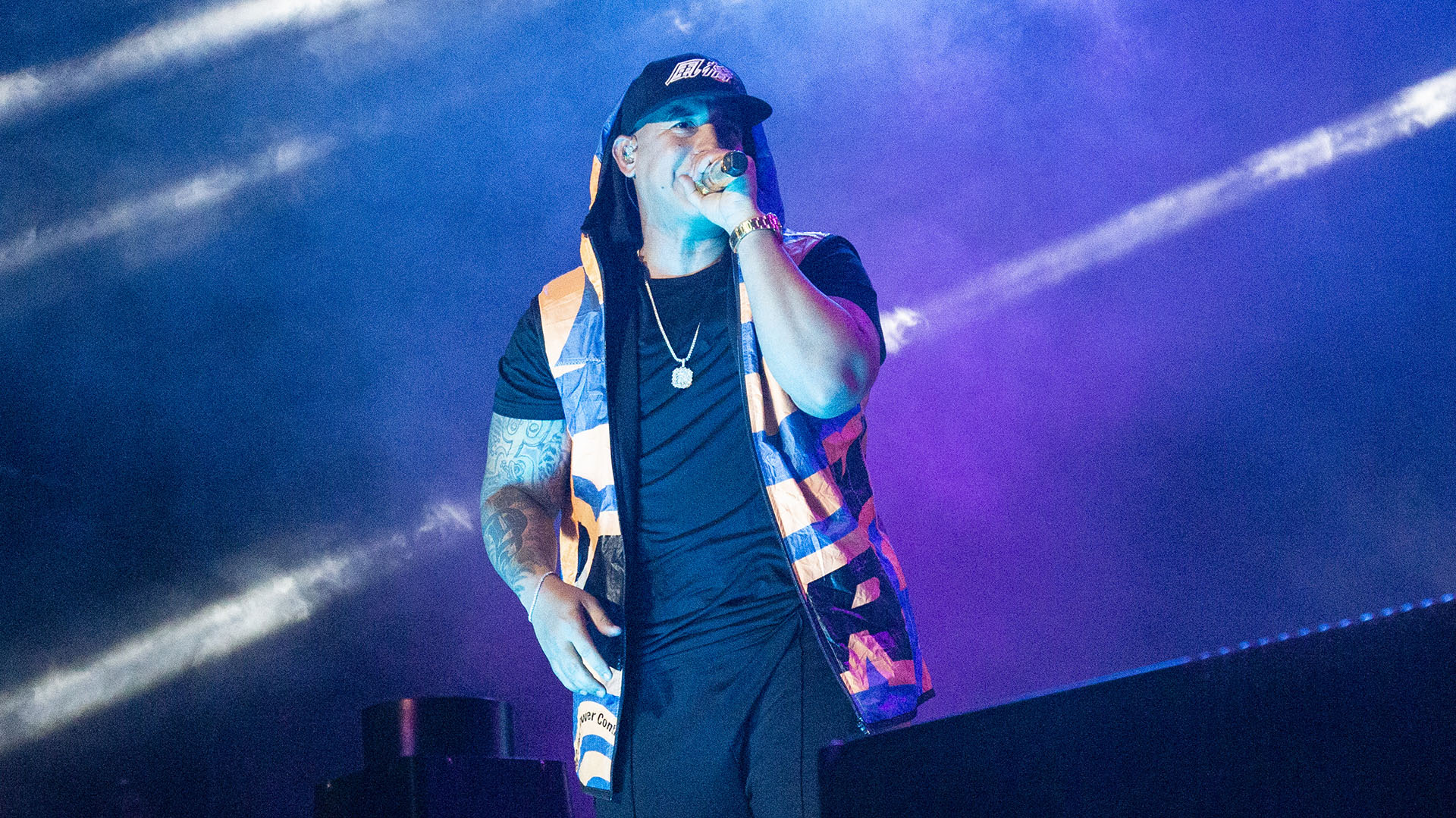 Daddy Yankee se presentó el viernes por la noche ante 17 mil personas en GEBA. El artista tocó sus canciones más populares y dejó un mensaje particular a todos sus fans (Foto: Sosi Samandjian)