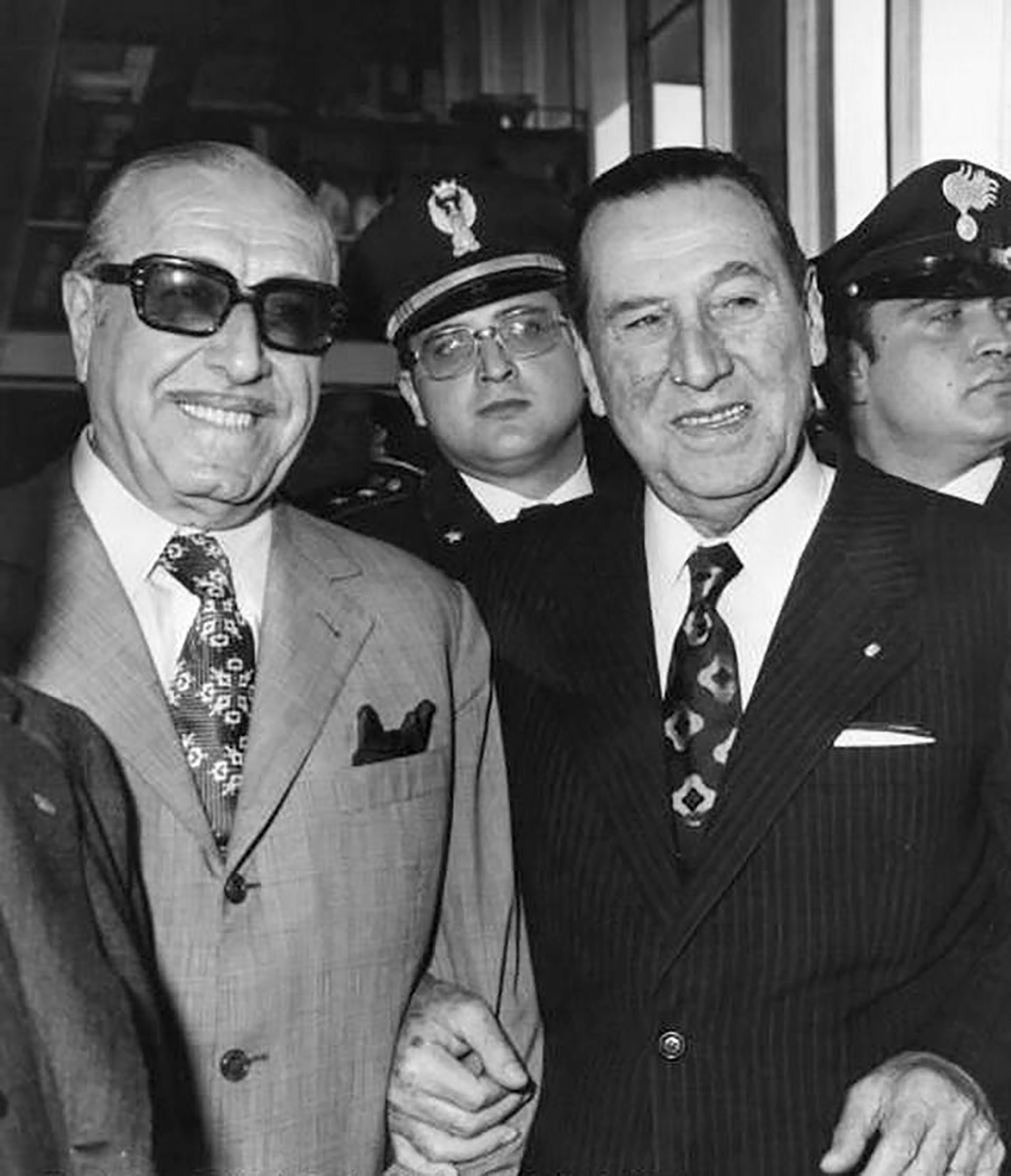 Héctor Cámpora y Juan Perón. El presidente pronunció un duro discurso contra “todo aquel que esté comiendo y robando en el gobierno”. Sin nombrarlo, estaba hablando de Juan Duarte. El político justicialista, en tanto, estuvo con el hermano de Evita en la última noche de su vida antes de la tragedia