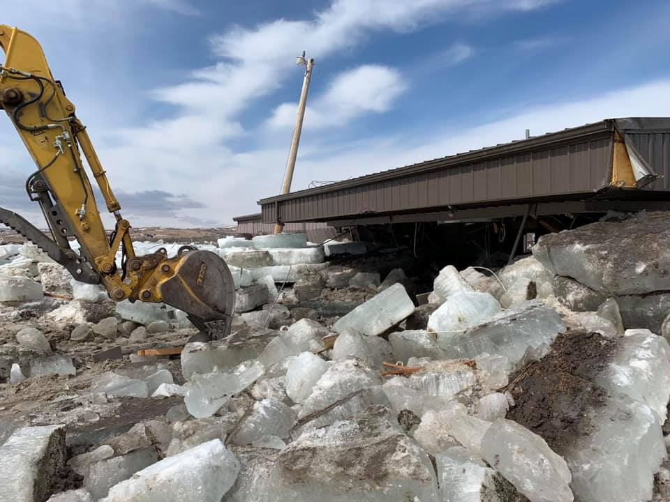 En Nebraska, las rápidas crecidas cubrieron caminos, forzaron evacuaciones y generaron temor en los ganaderos de que el agua ahogaría sus animales