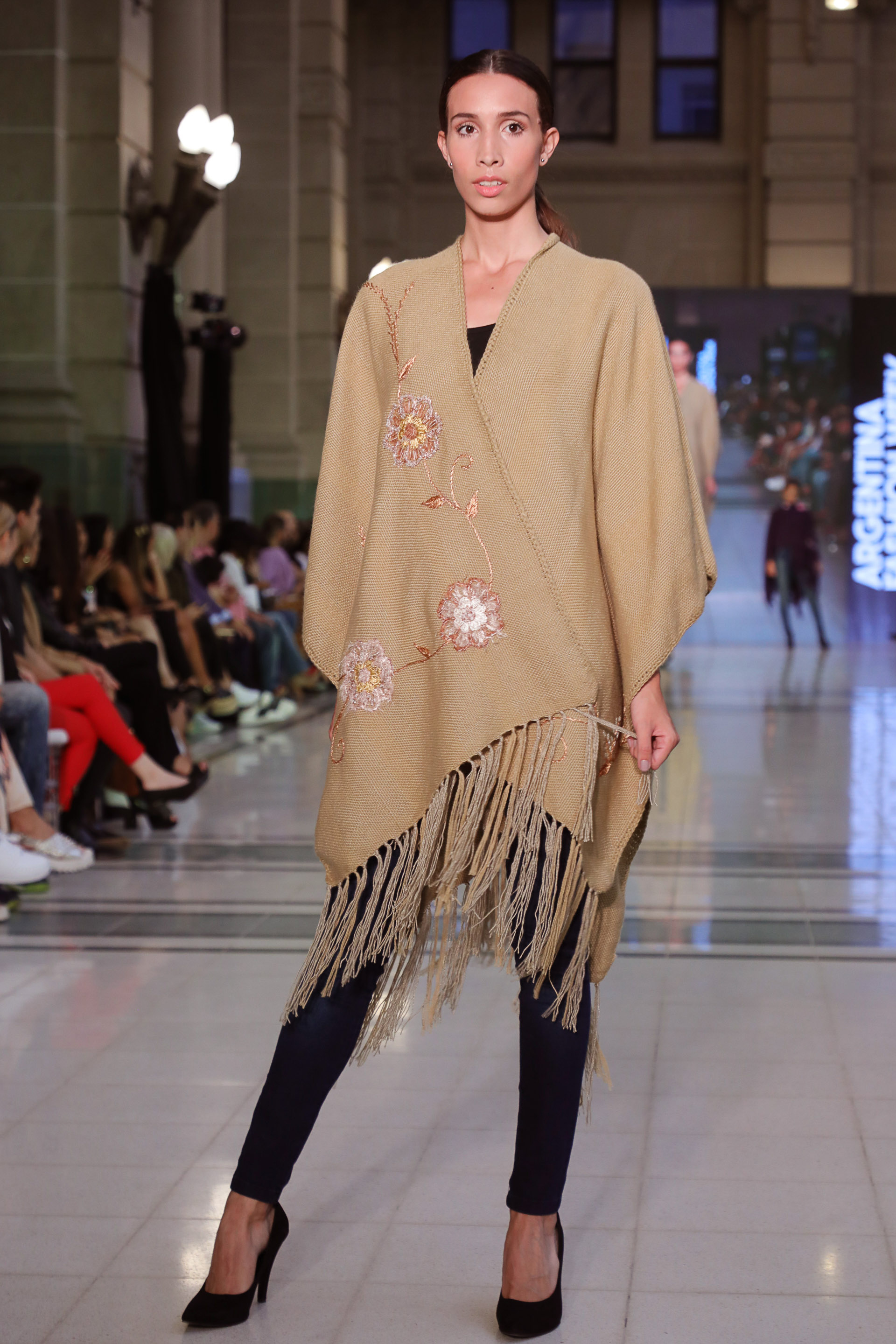 Con diseños bordados, la colección de Rosana Di Carlo propone una moda joven, liviana y práctica
