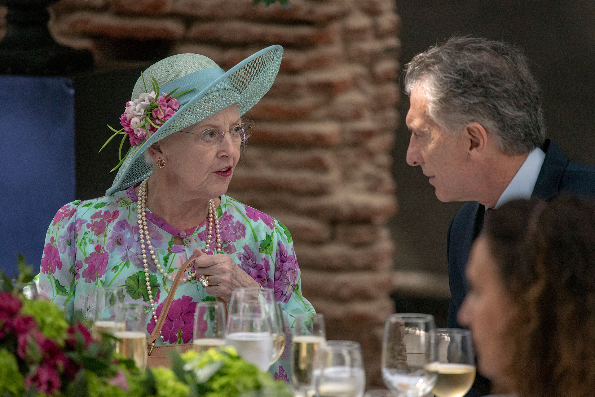 La reina y el Presidente disfrutaron de un almuerzo en la Casa Rosada y reforzaron el compromiso de que ambas naciones sigan trabajando en conjunto