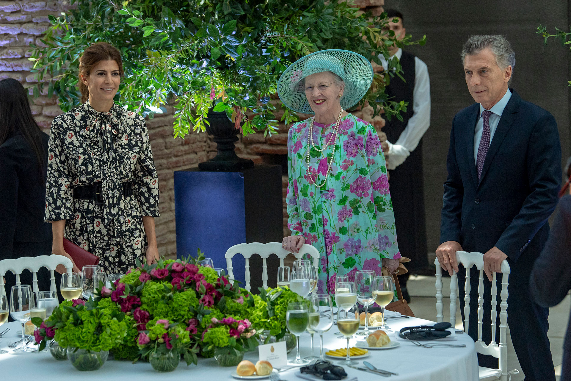 El presidente Mauricio Macri dijo unas palabras en el brindis en honor a la reina, que tuvo lugar en el Museo Casa Rosada. Del evento participaron también la primera dama, Juliana Awada, ministros, diplomáticos y autoridades de los gobiernos de los dos países