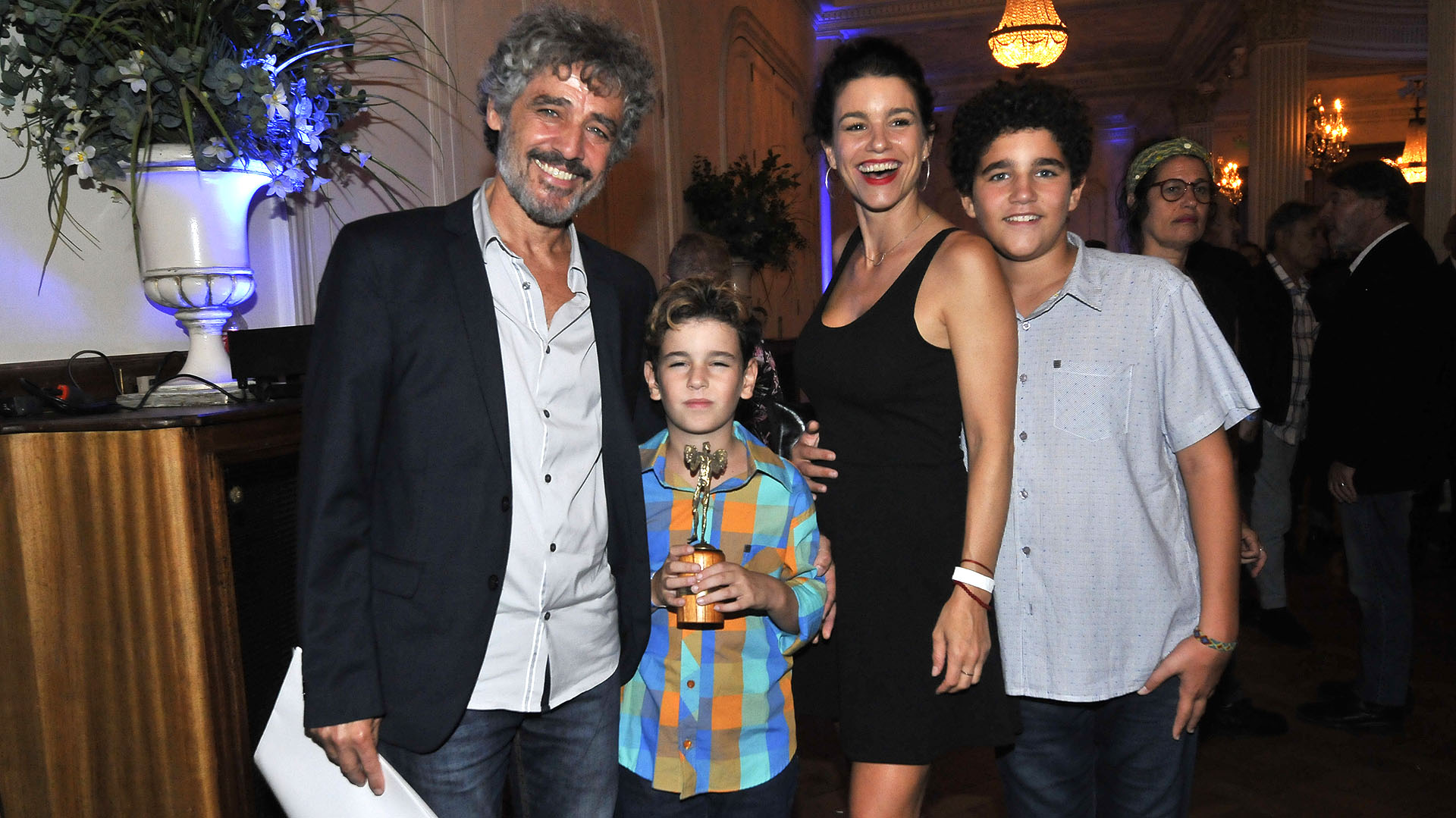 Germán Palacios, quien tuvo su distinción, junto a su mujer, Marina Glezer, y sus hijos