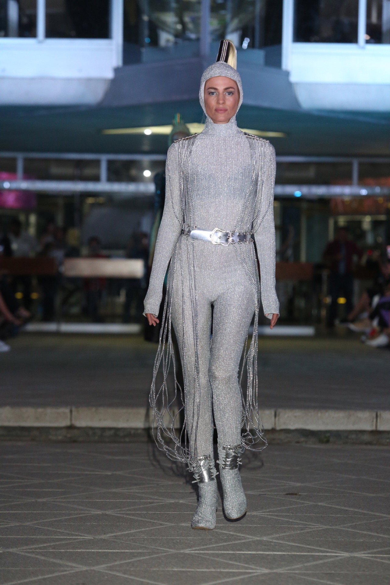 Catsuit de lurex. Un invierno a todo brillo.