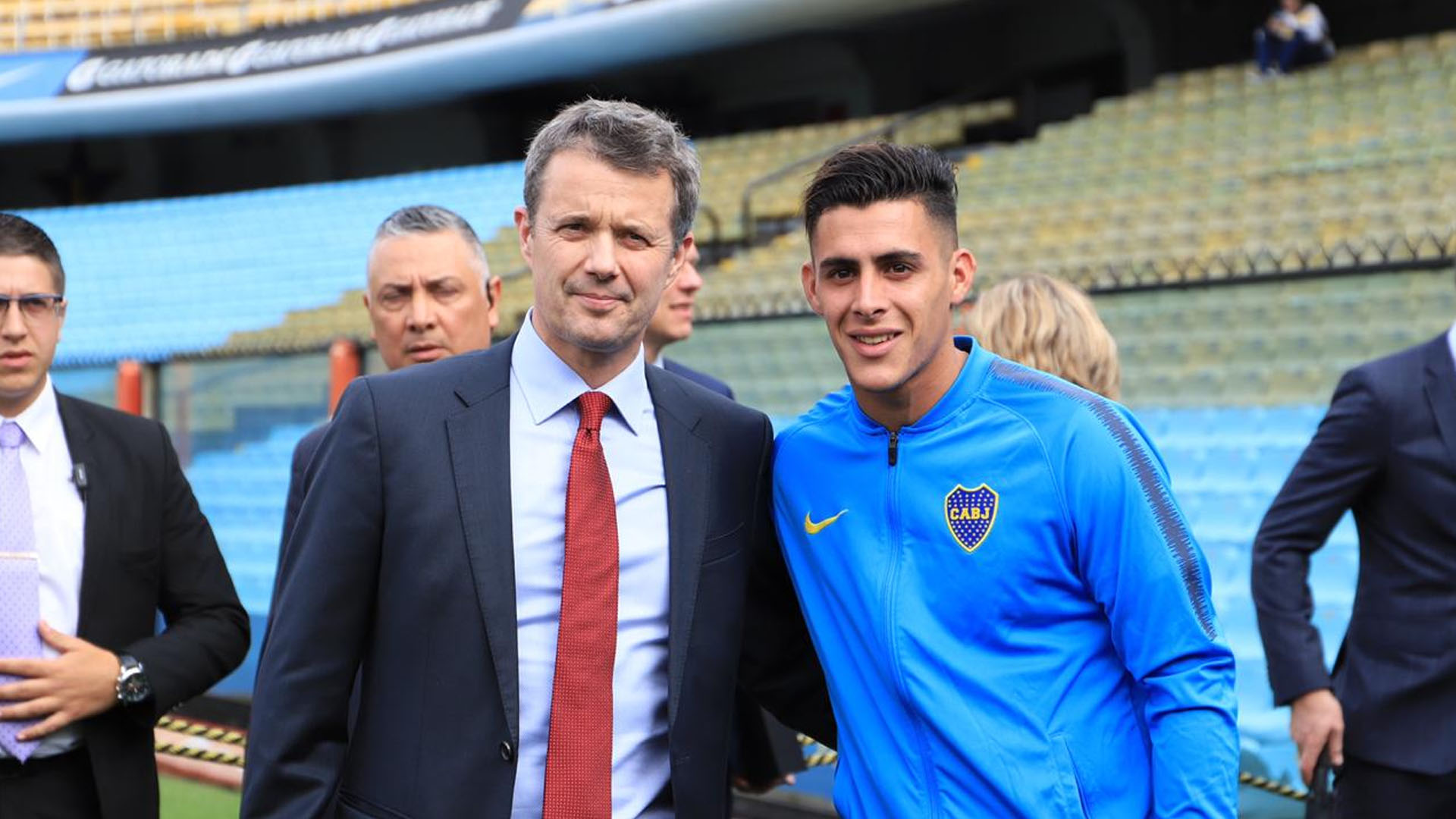 Pavón se recupera de un desgarro en el bíceps femoral izquierdo, pero no quiso perderse la oportunidad de compartir la visita del príncipe