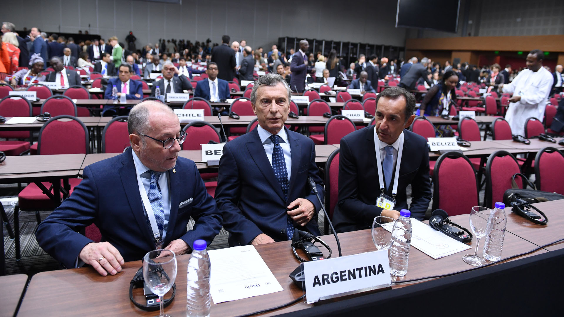 Macri entre Faurie y Fulvio Pompeo, dos piezas claves de la diplomacia del gobierno nacional (Maximiliano Luna)