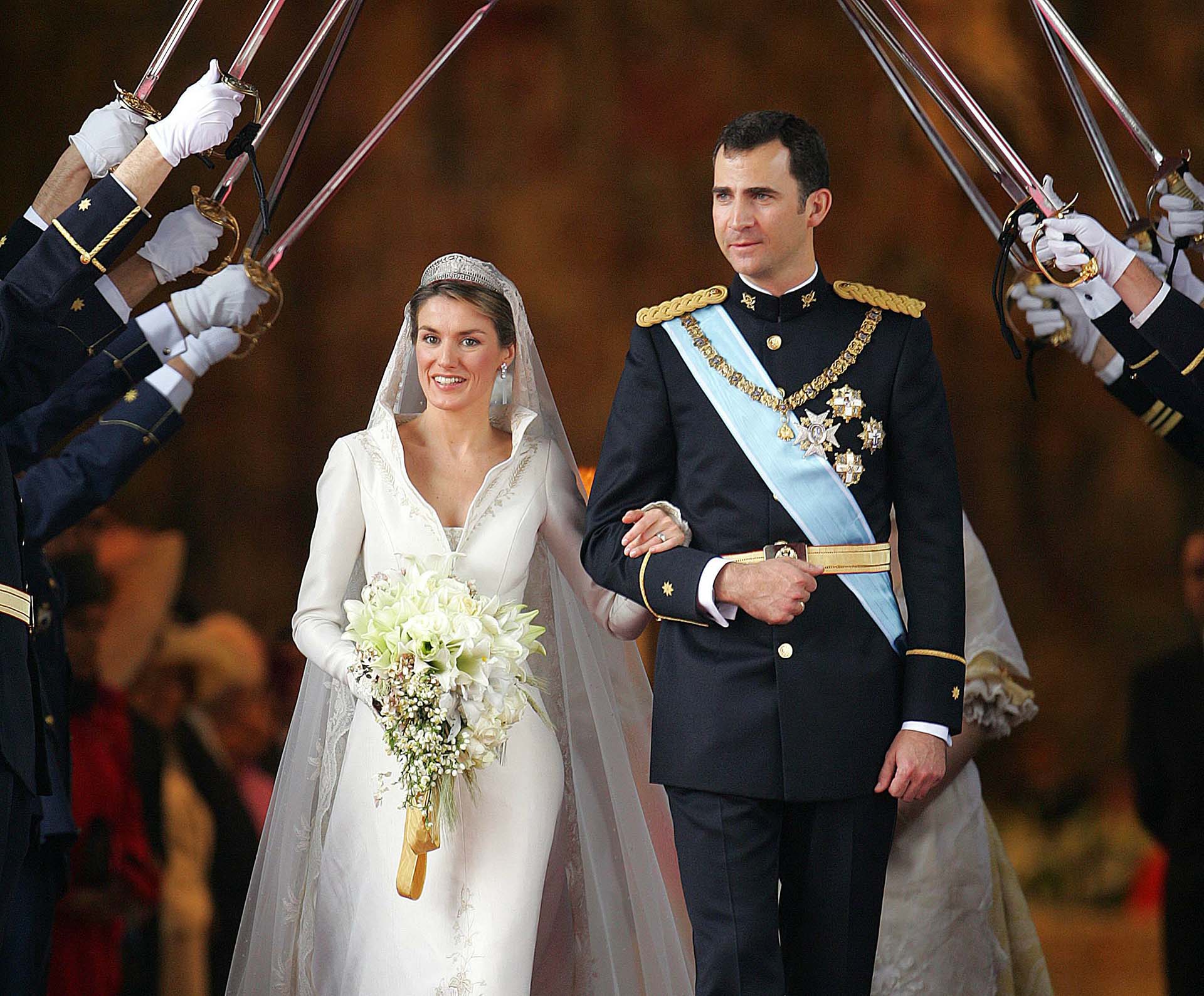 El ramo, complemento representativo de toda novia, estaba compuesto por lirios, rosas, flor de azahar, flor de manzano y espigas de trigo.