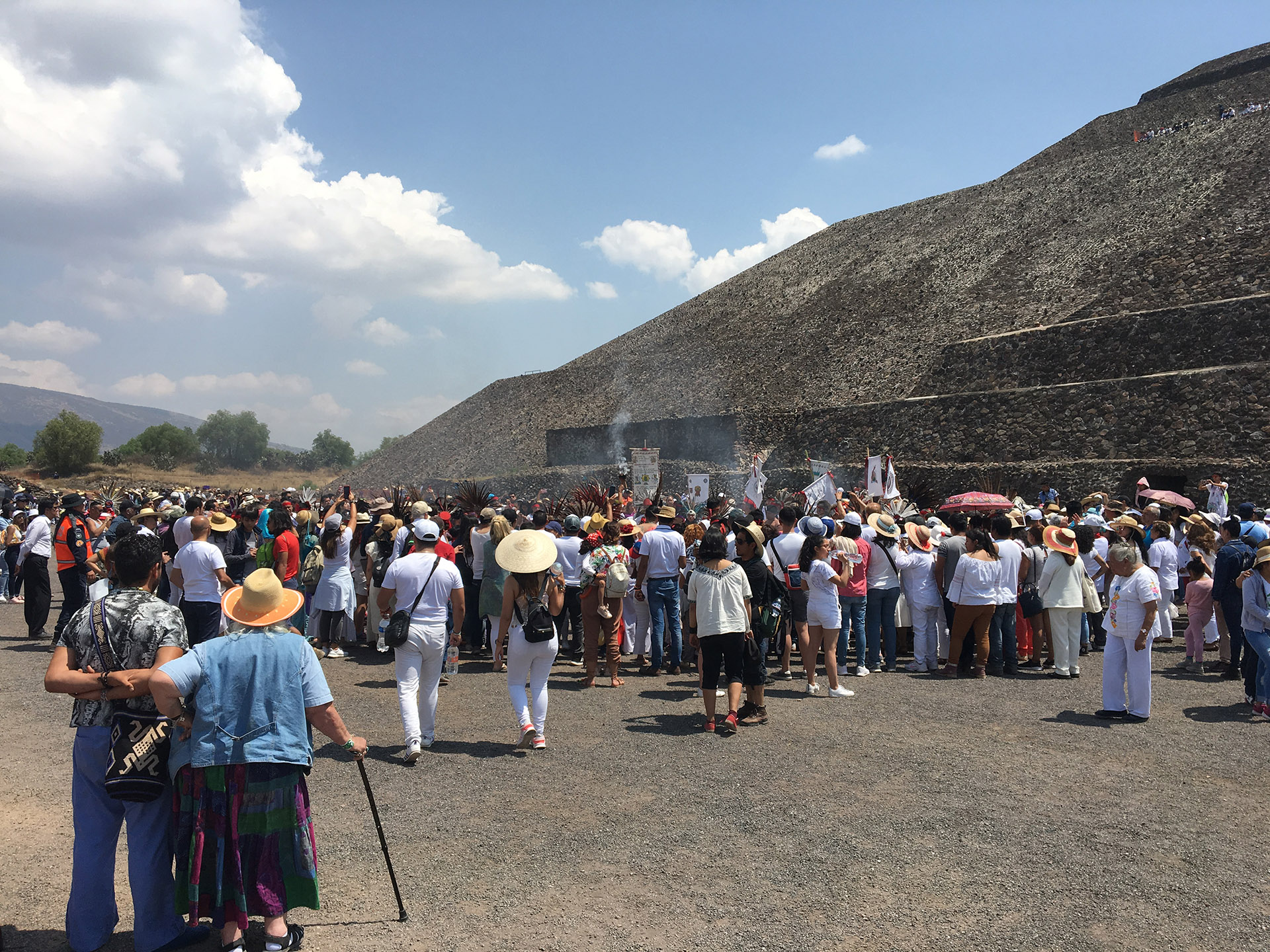 Los grupos tradicionales piden a los turistas no actuar de manera irrespetuosa (Foto: Infobae)