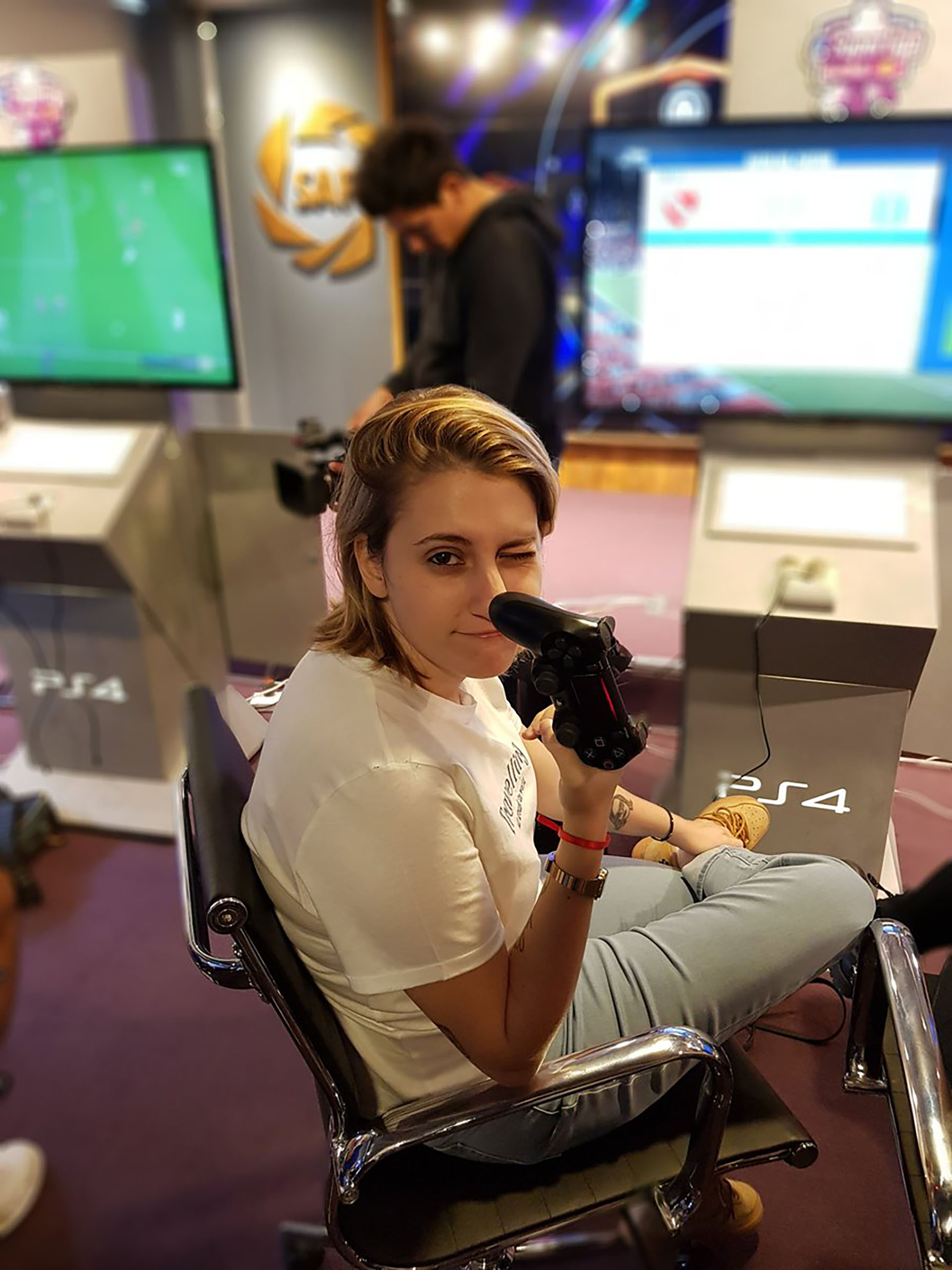 Carolina Vázquez, gamer y youtuber (@LaFleur_)