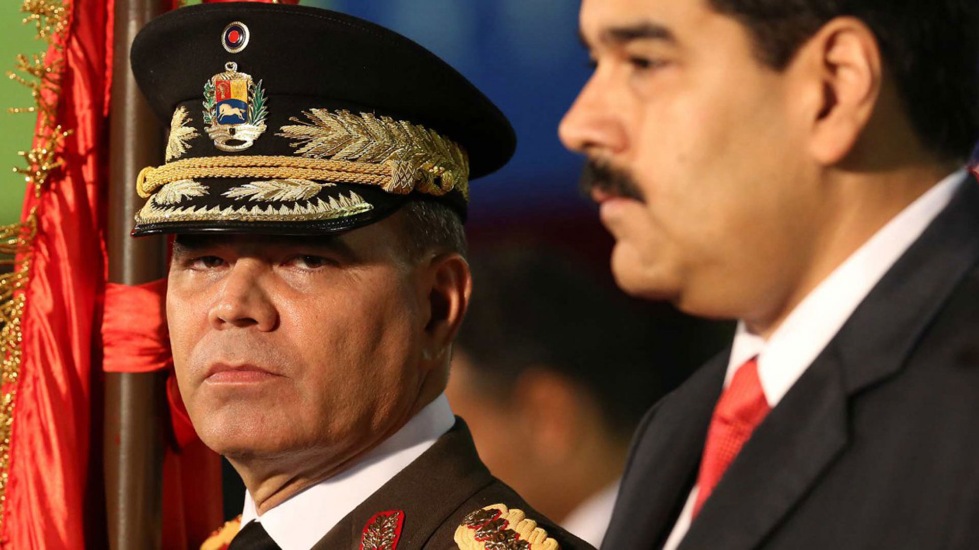 Vladimir Padrino y Nicolás Maduro. (AP)