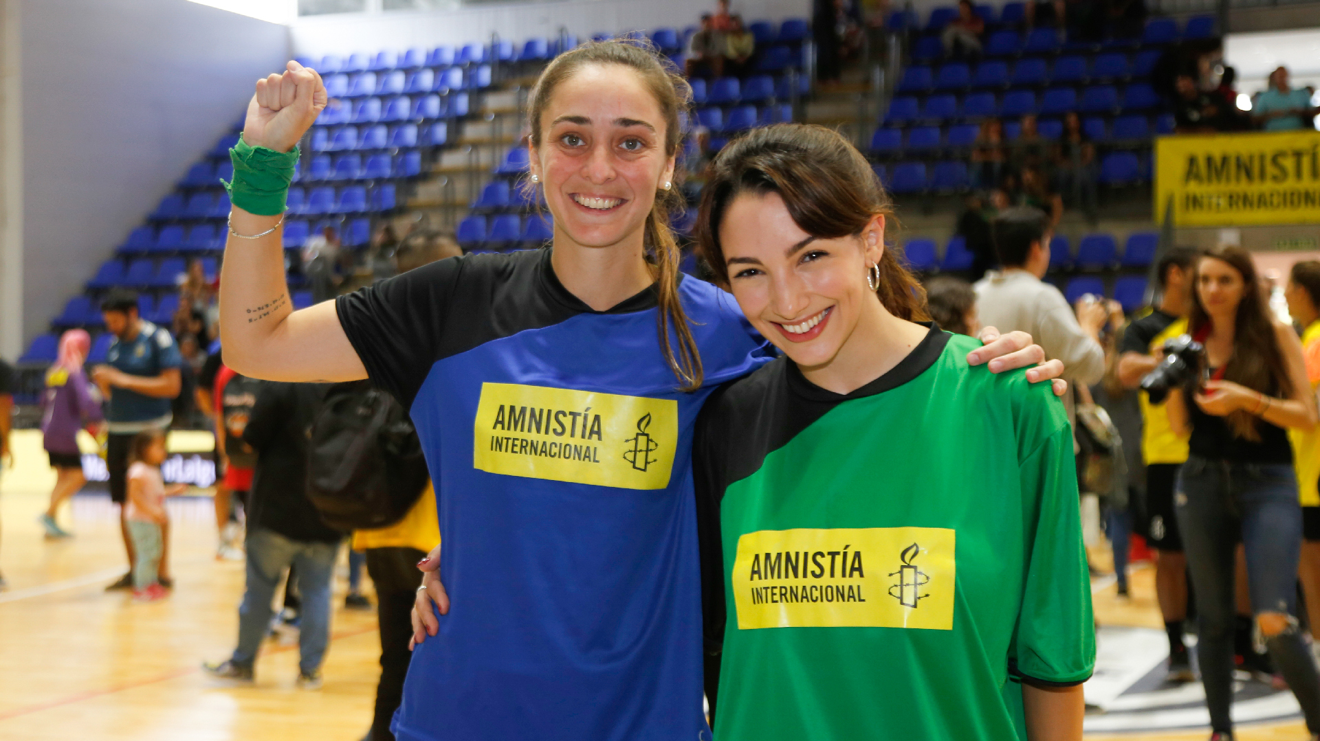 La futbolista Macarena Sánchez y la actriz Thelma Fardin (Nicolás Aboaf)