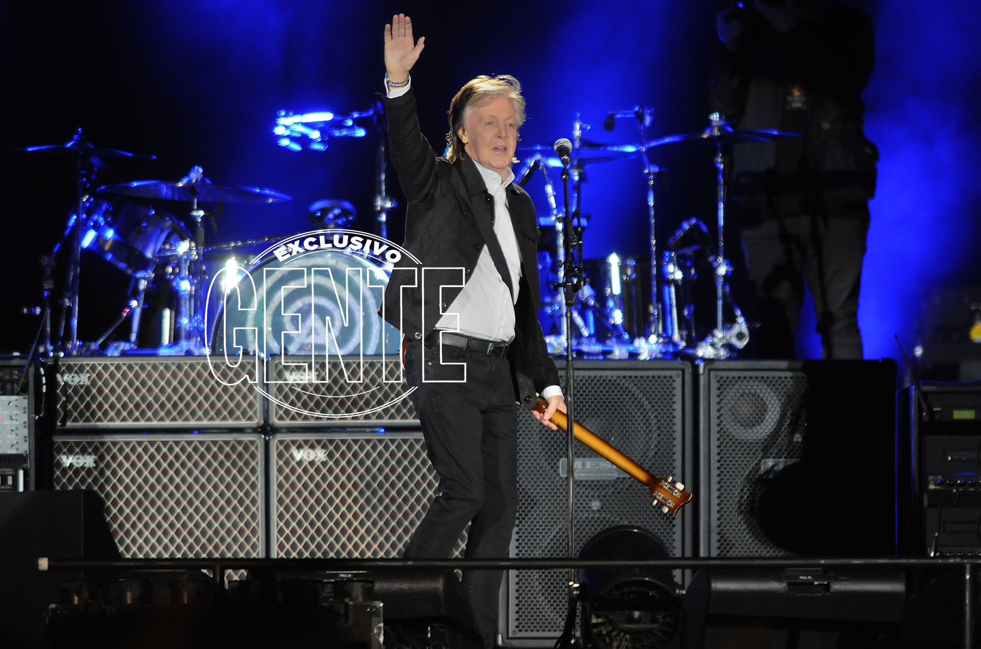 Sábado 23 de marzo de 2019, 21:09. Entra sir Paul y explota el Campo Argentino de Polo. “Hola, Argentina, qué buena onda. Hola Buenos Aires. Estoy ‘felice’ de volver”, lanza en español. “Voy a tocar unas canciones viejas, otras nuevas y algunas del medio”, continúa en inglés.