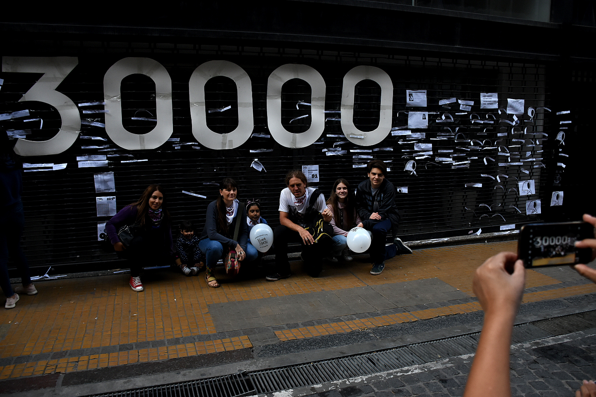 Un cartel en referencia a los 30 mil desaparecidos