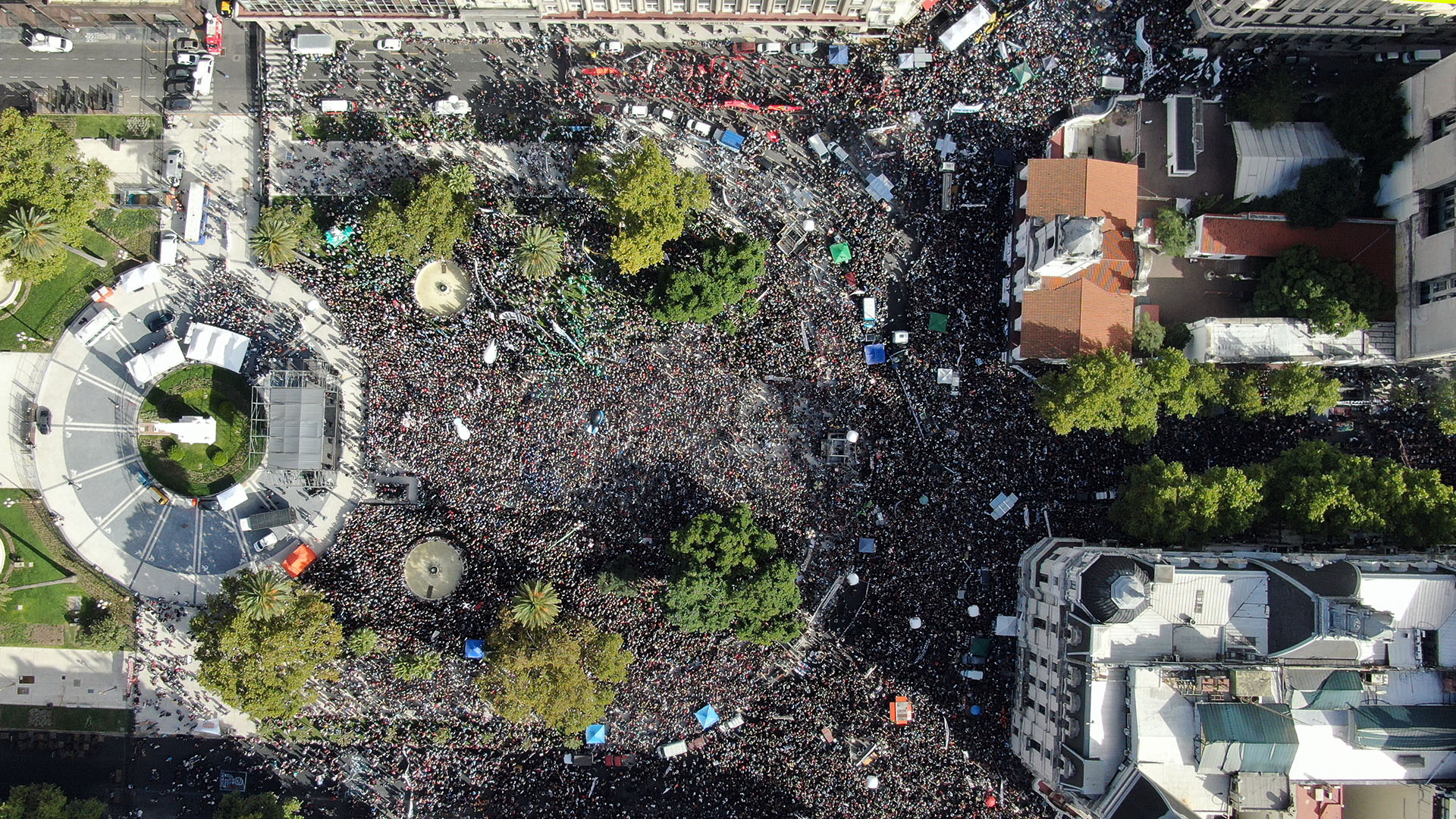 Una multitud formó parte del acto central en la Plaza de Mayo (Lihueel Althabe)