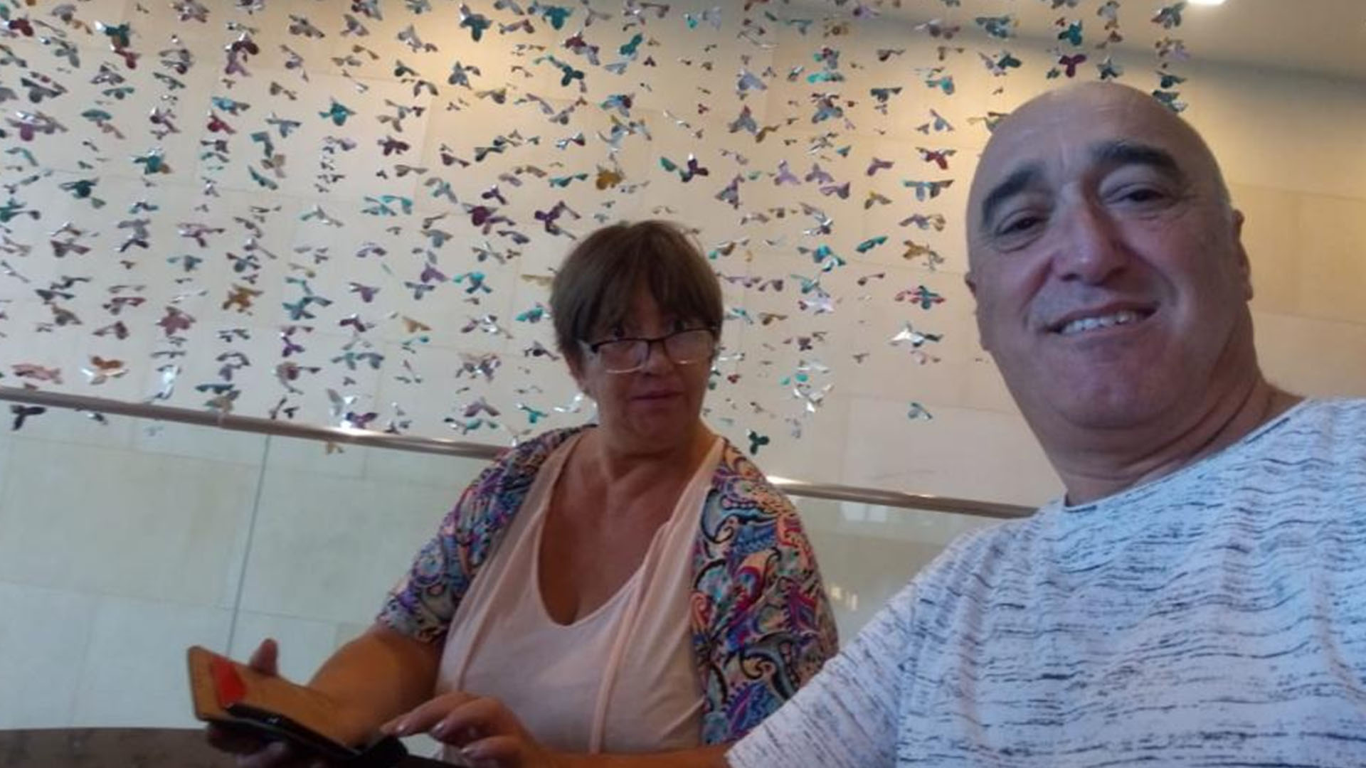 El tío de Manu, Raúl Maccari, y su esposa Betty dispuestos a disfrutar del homenaje al sobrino que llegó a la NBA