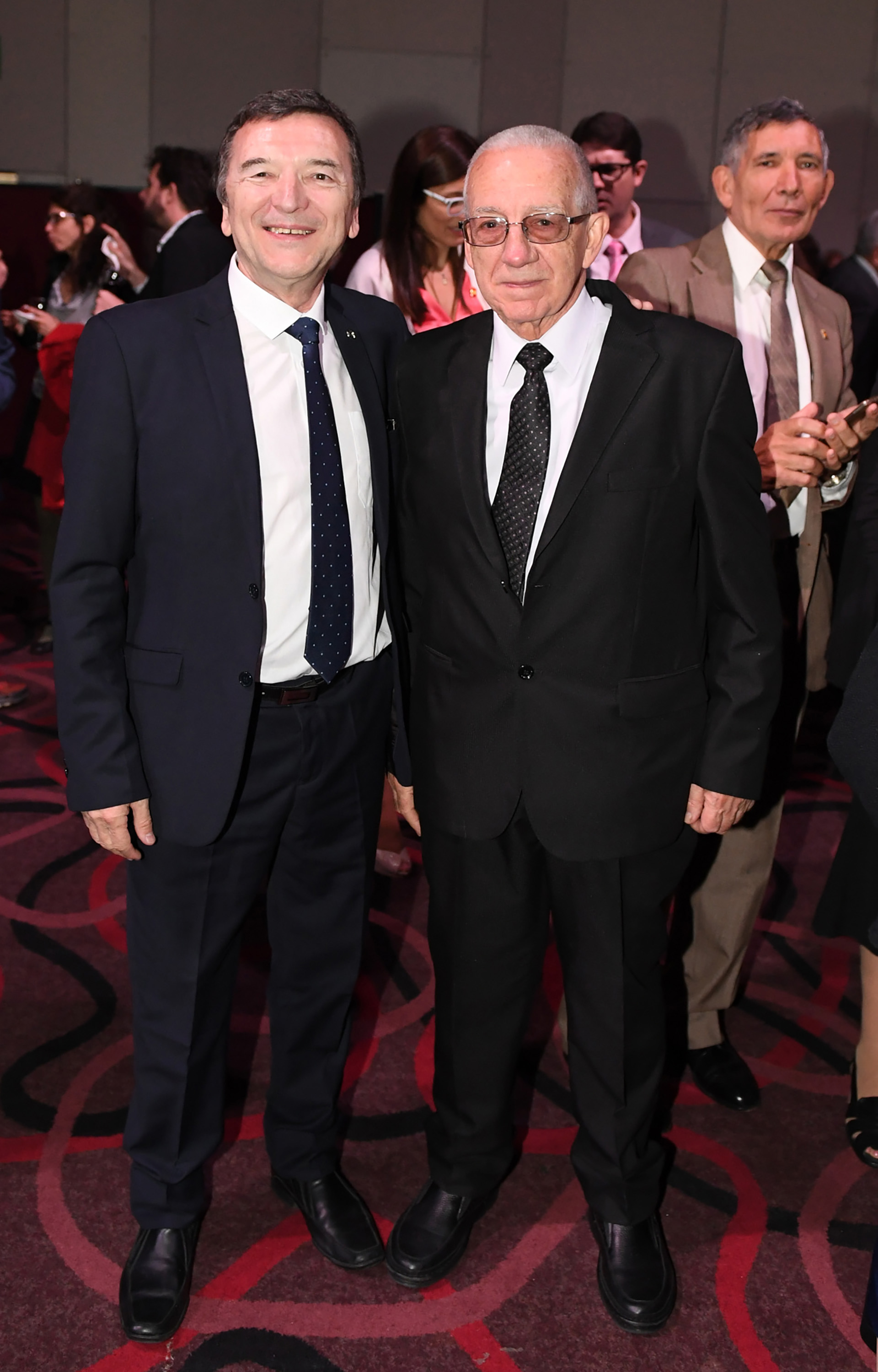 José Vila Alem, del Centro Galicia, y Horacio Saltarelli, presidente de la Asociación Tuy Salceda