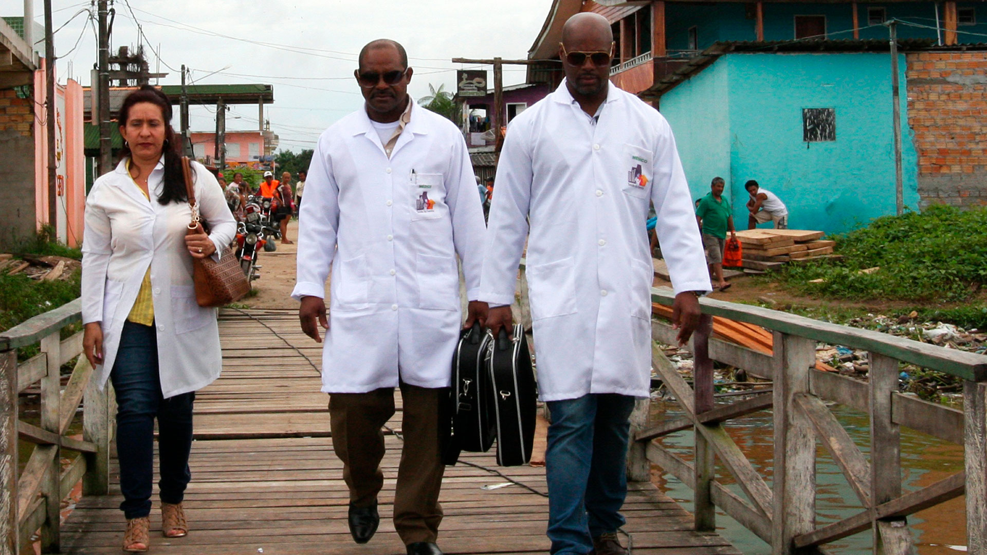 El programa que esclaviza a los médicos cubanos se instaló en Brasil en 2013 bajo el gobierno de Dilma Rousseff. El régimen de La Habana se queda con el 85 por ciento de sus salarios
