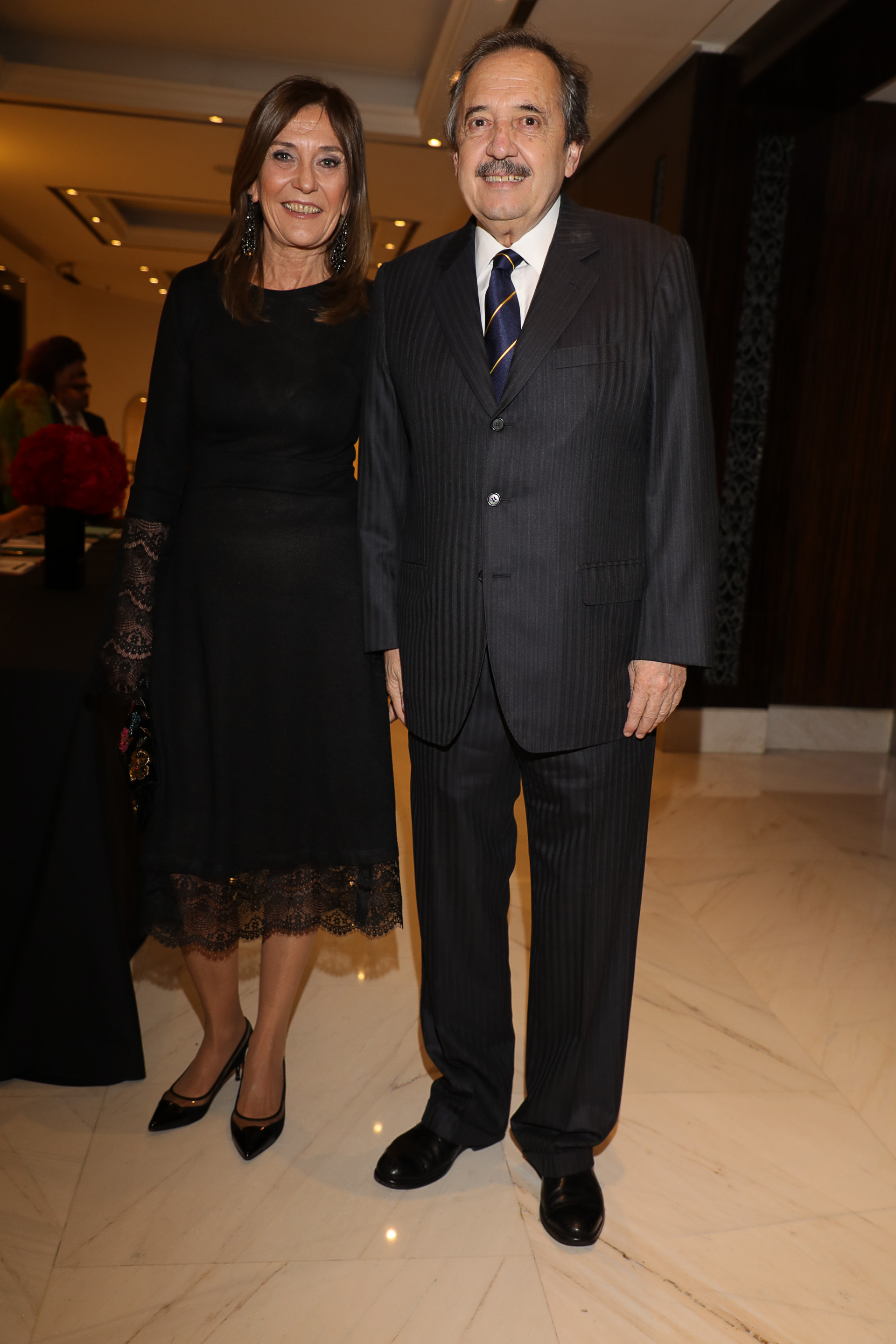 El dirigente político Ricardo Alfonsín junto a su esposa Cecilia Plorutti
