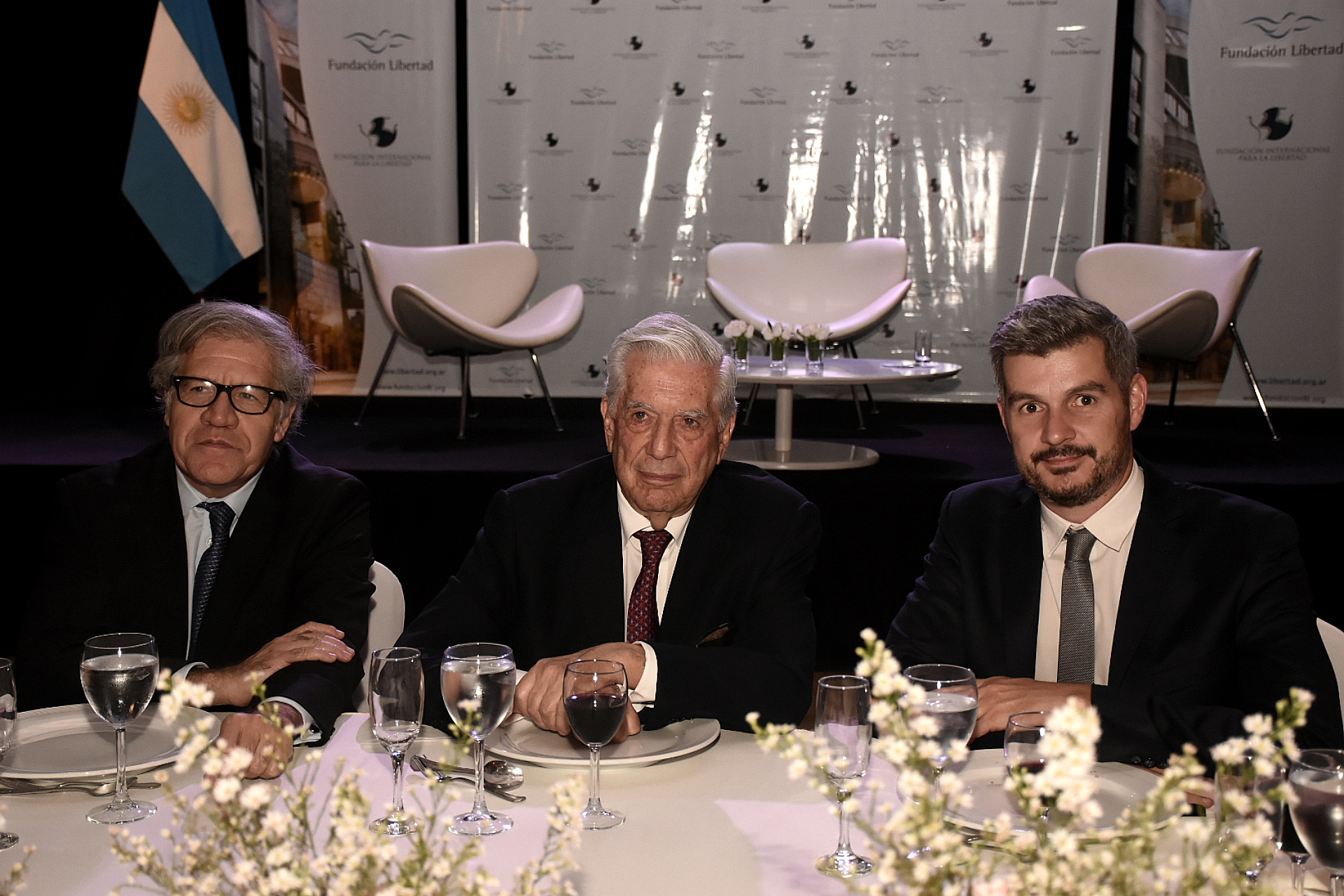 Luis Almagro, Mario Vargas Llosa y Marcos Peña