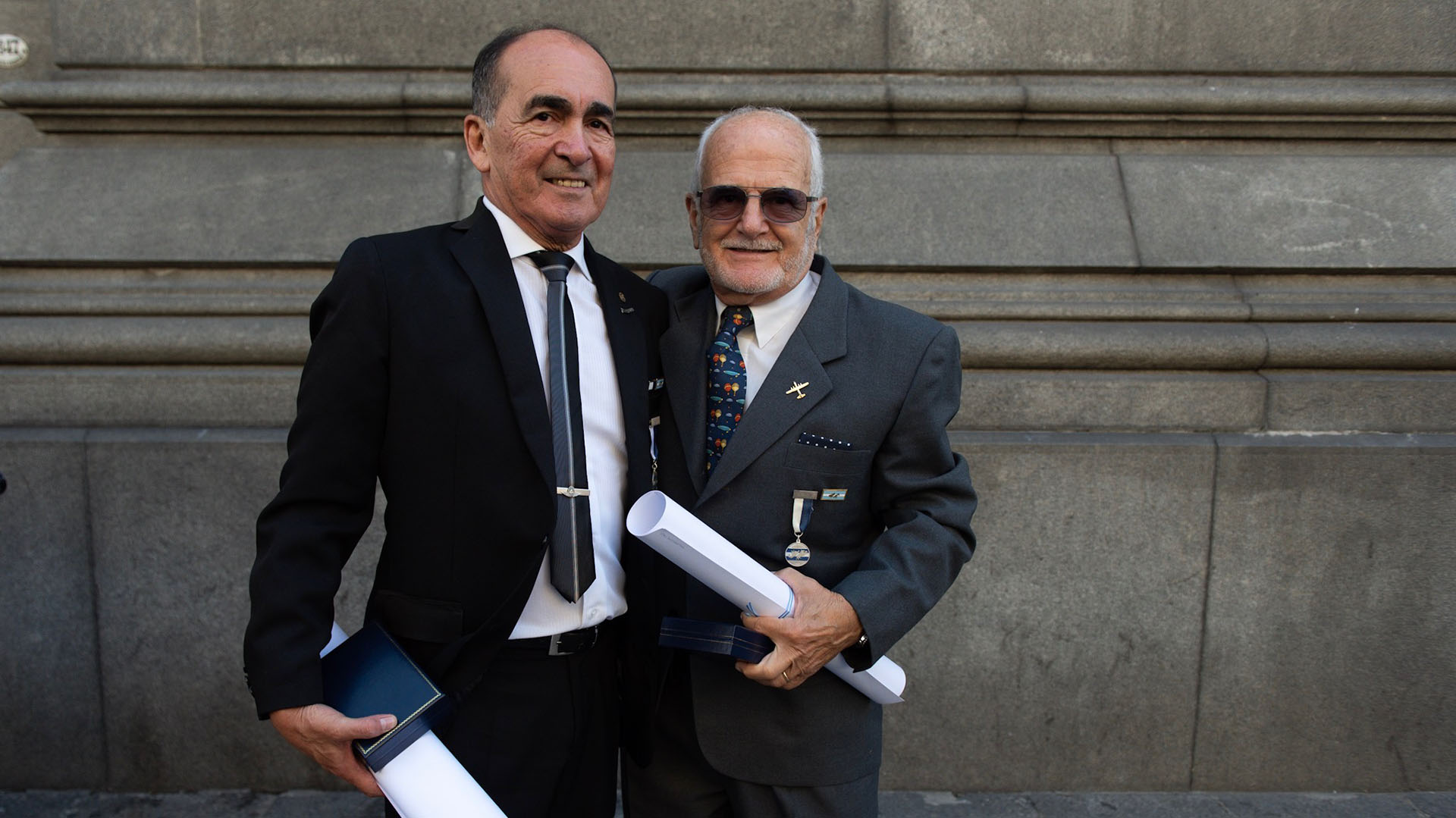 El comodoro Valdecantos junto al suboficial principal Delfino Fretes