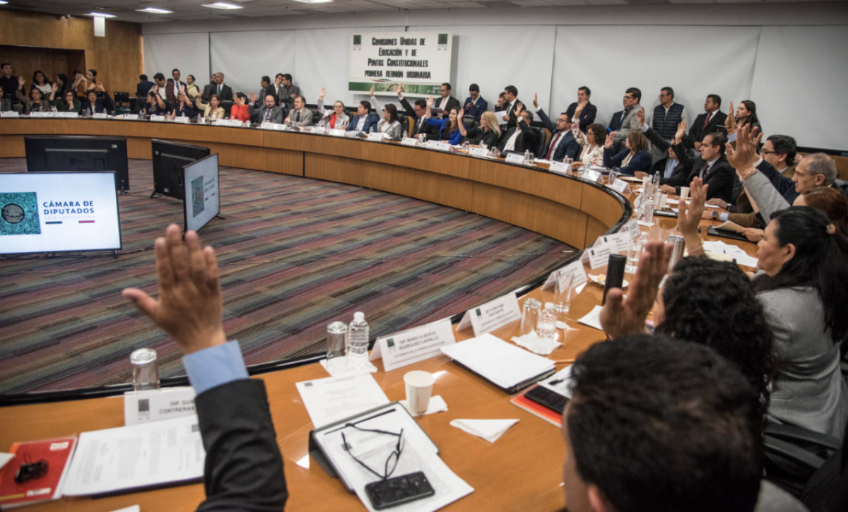 Con 48 votos a favor, 9 abstenciones y 3 en contra fue aprobada en lo general y particular el dictamen de la iniciativa de la reforma educativa (Crédito: Cuartoscuro)