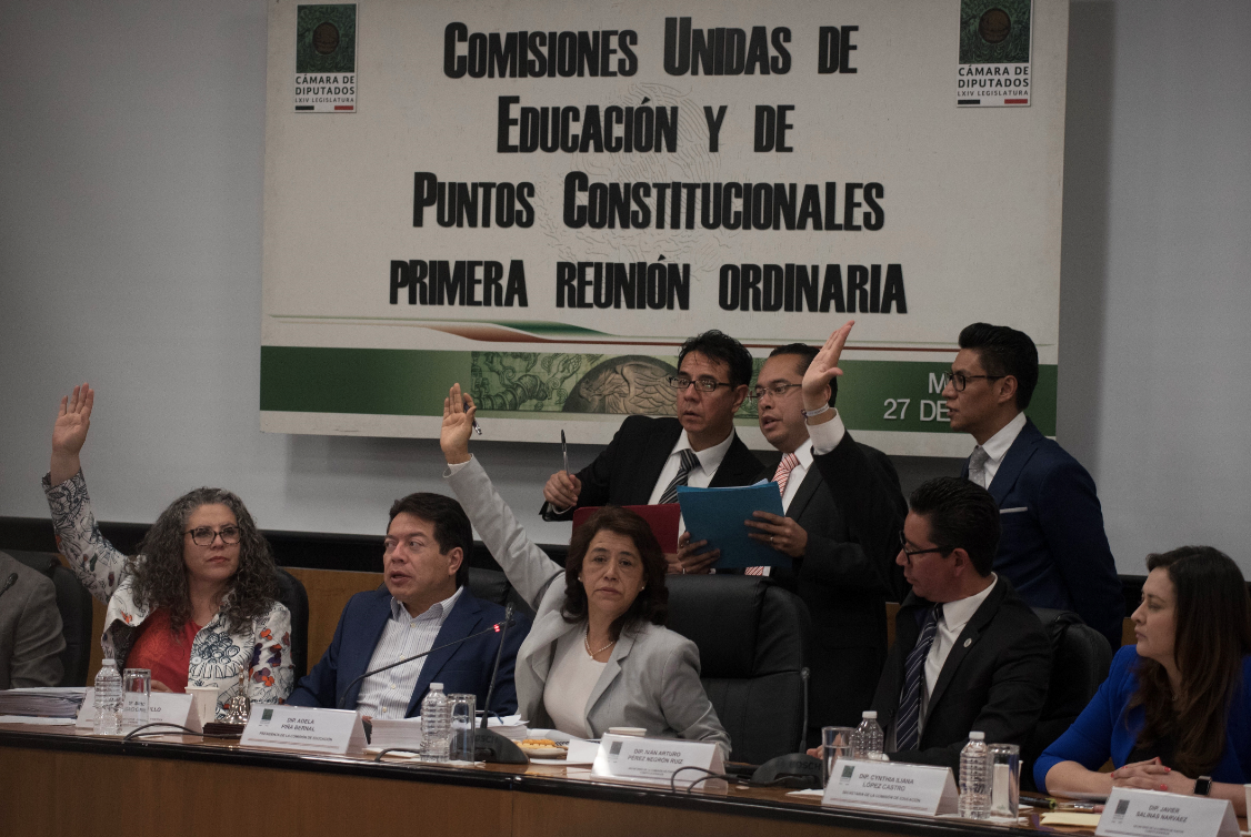 Los legisladores pudieron votar este dictamen después de una semana sin poder sesionar debido a los bloqueos que los integrantes de los maestros de la CNTE (Foto: Cuartoscuro)