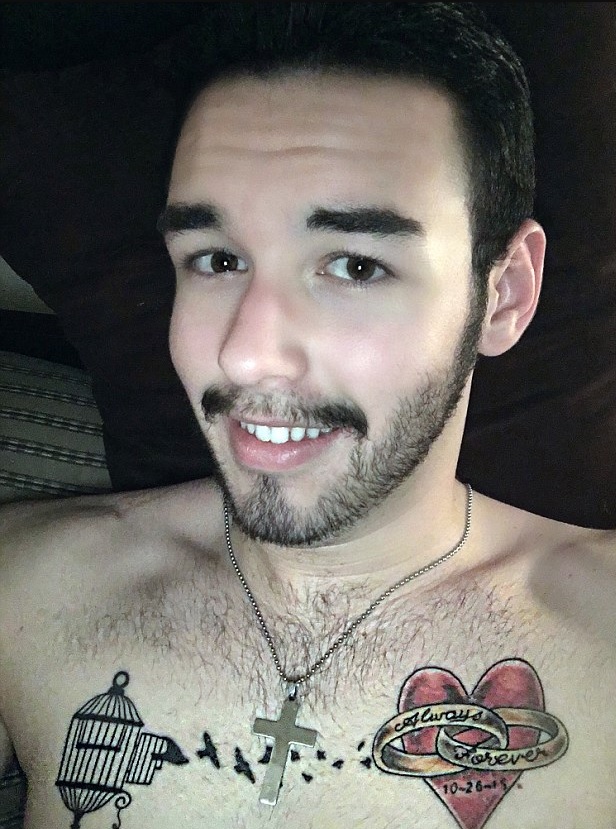 Se hizo un tatuaje después de la boda (Facebook)