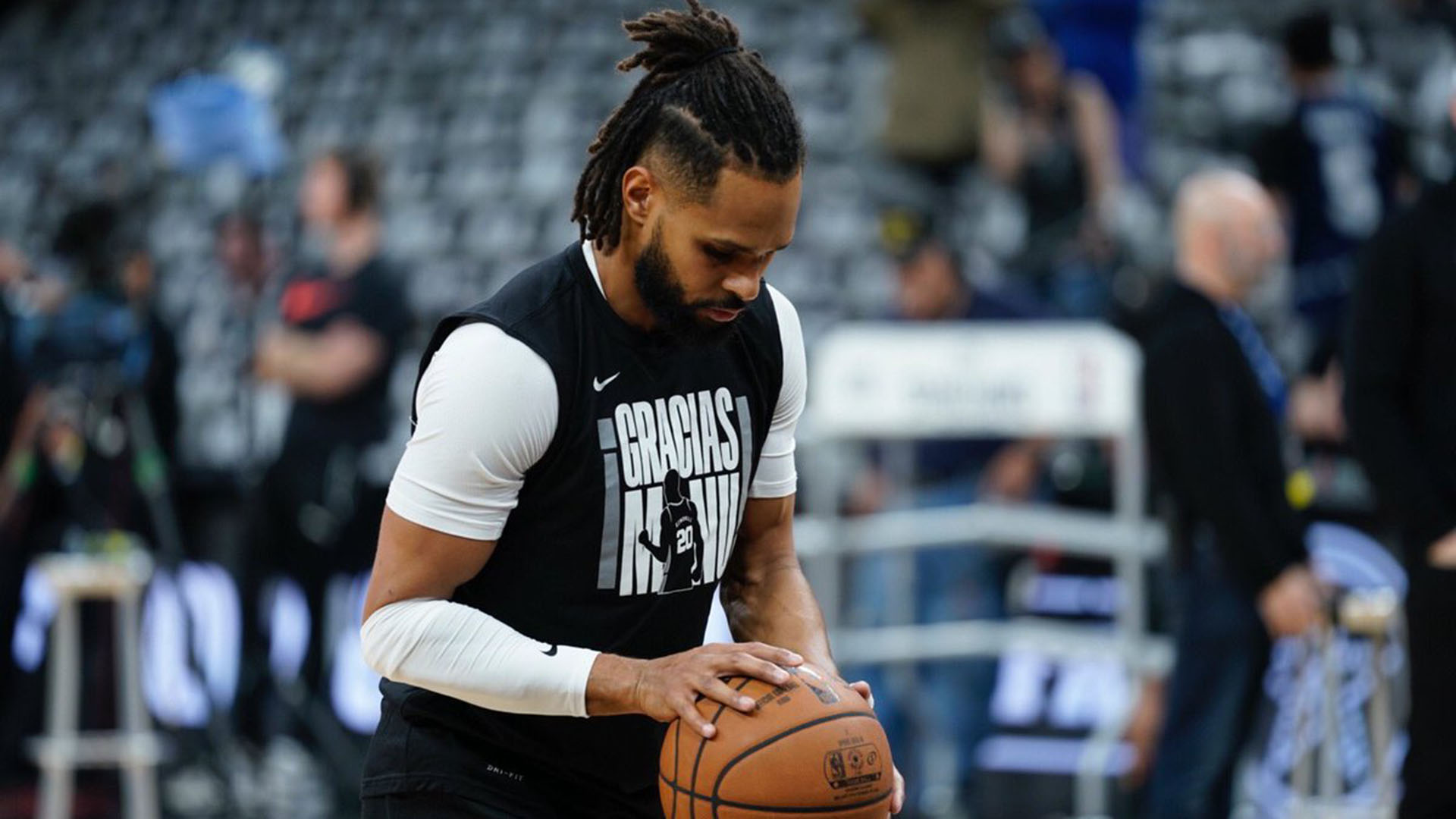 Patrick Mills también le rinde homenaje a Manu Ginóbili (@spurs)