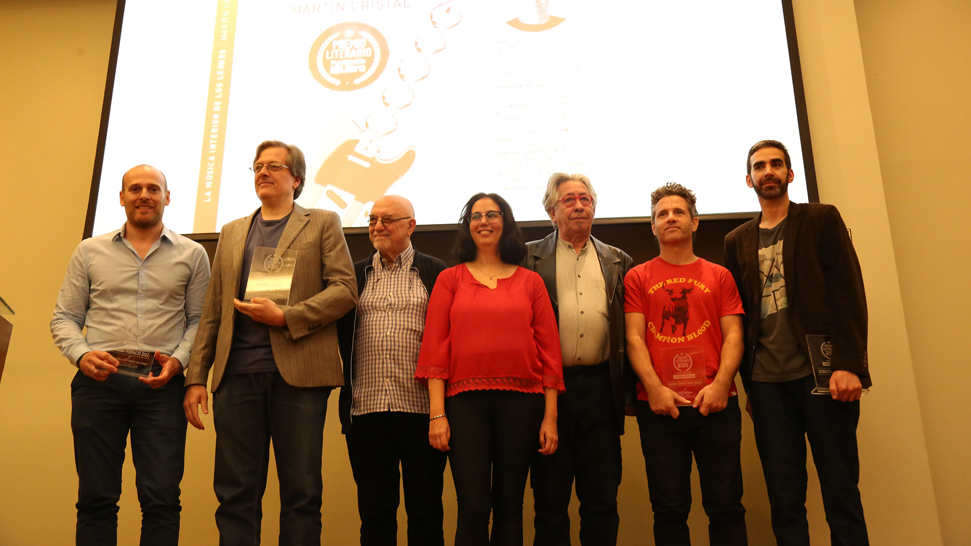 Ganadores y jurado del III Premio Literario de la Fundación El Libro (Foto: Sebastián Freire)