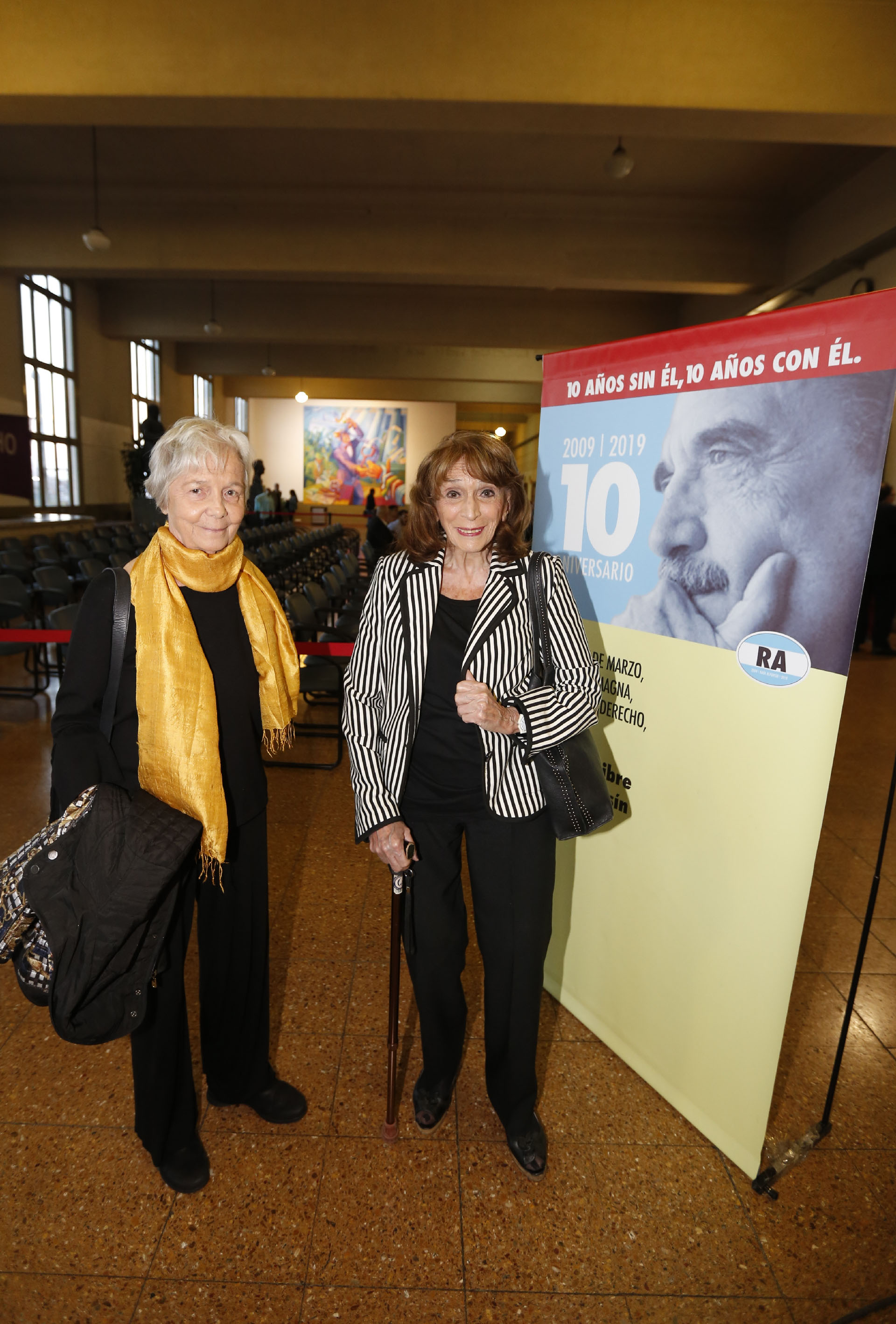 Magdalena Ruiz Guiñazú y Teresa Gorostiza, esposa de Carlos Gorostiza