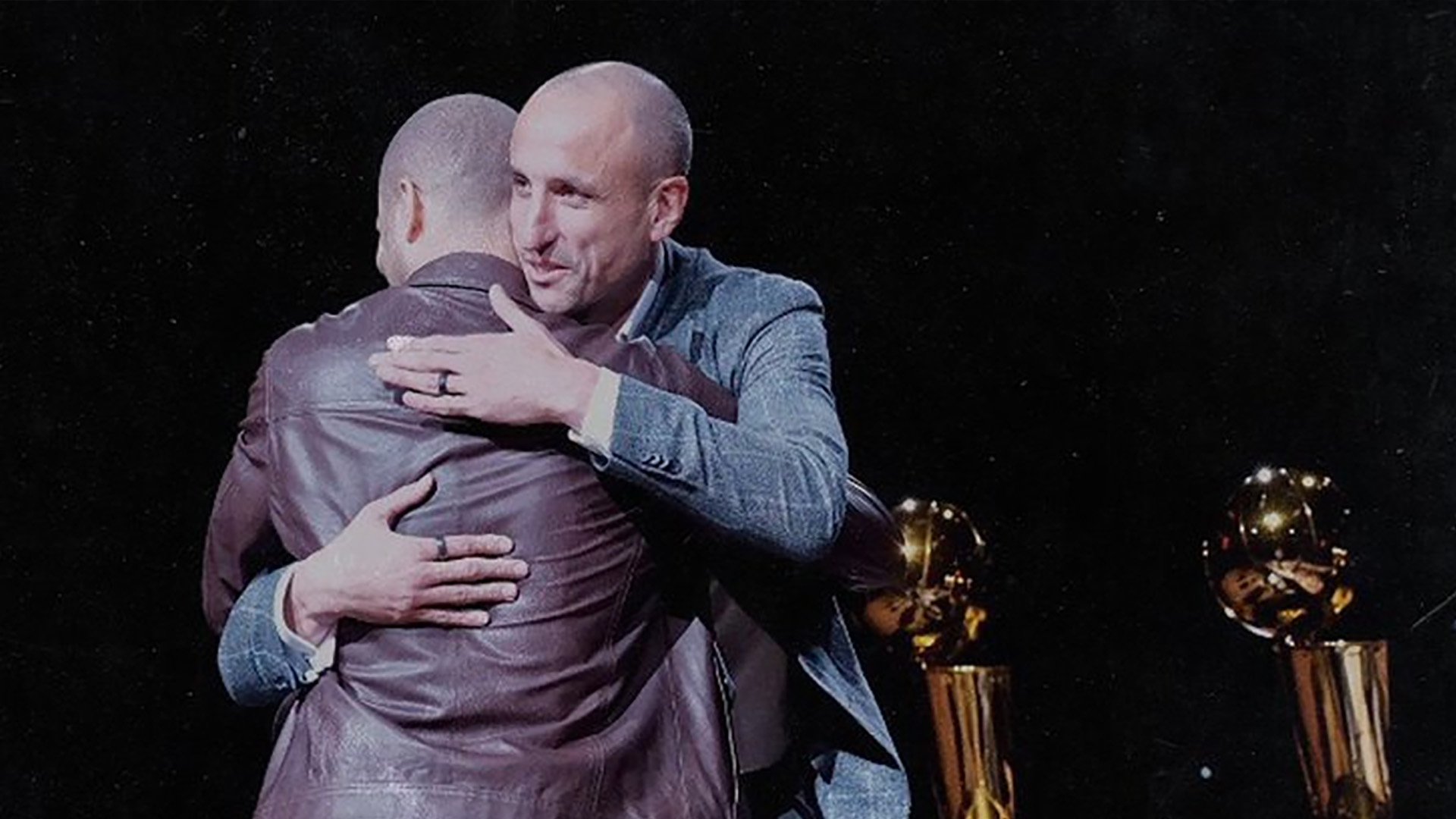El abrazo con Tony Parker, luego del discurso del francés (Foto: @spurs)