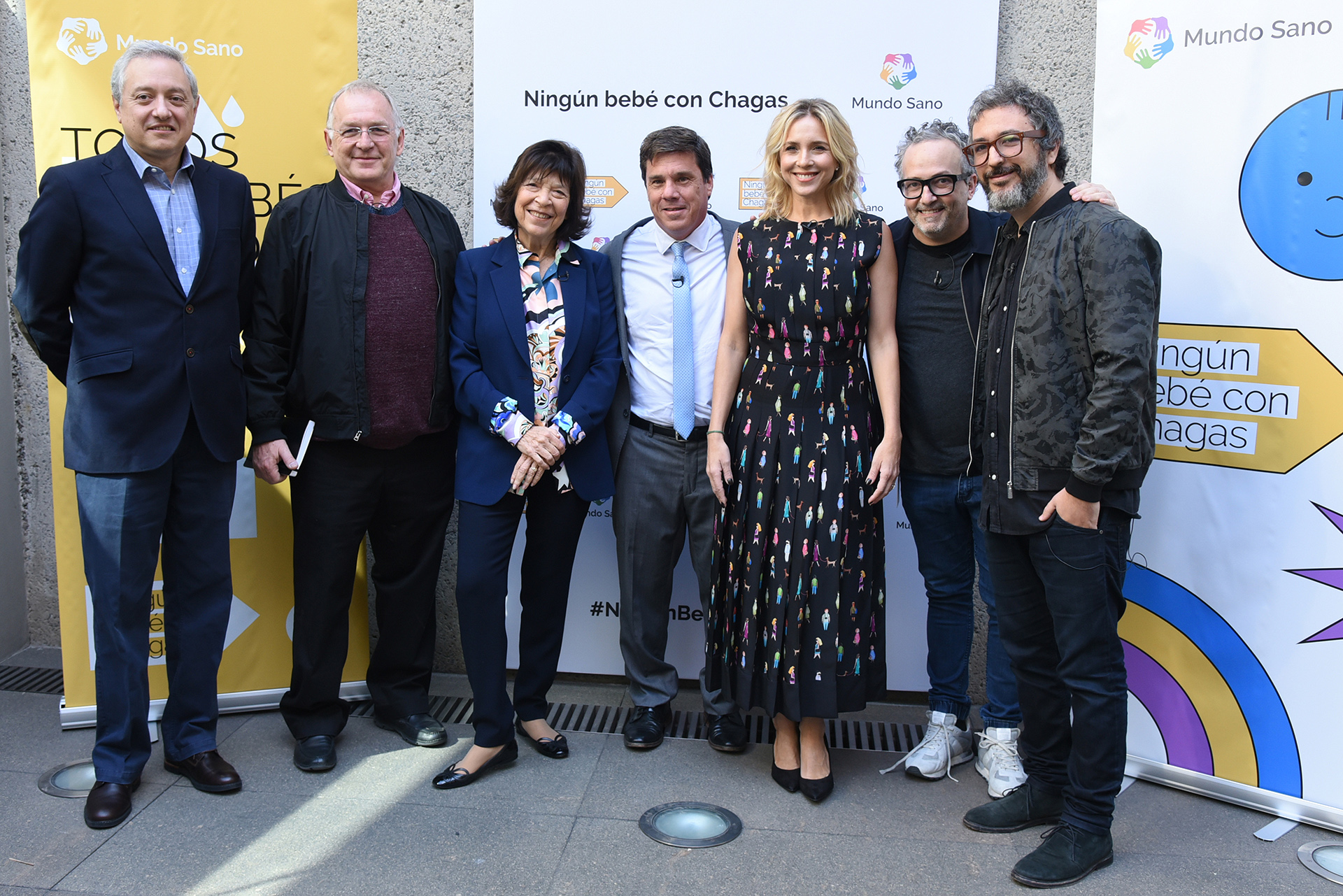 Marcelo Abril de Mundo Sano junto a Luis Pescetti; la presidente de Mundo Sano Silvia Gold, Diego Montes de Oca, Carla Peterson, Javier Nir de la Oruga y Martín Goldberg