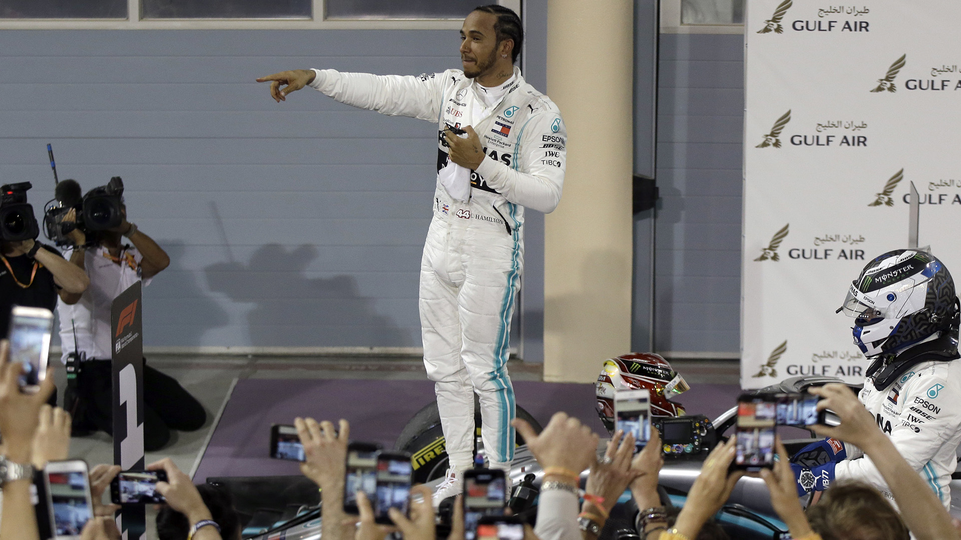 Hamilton ganó el GP de Bahréin y apunta a un nuevo título en la F1 (AP)
